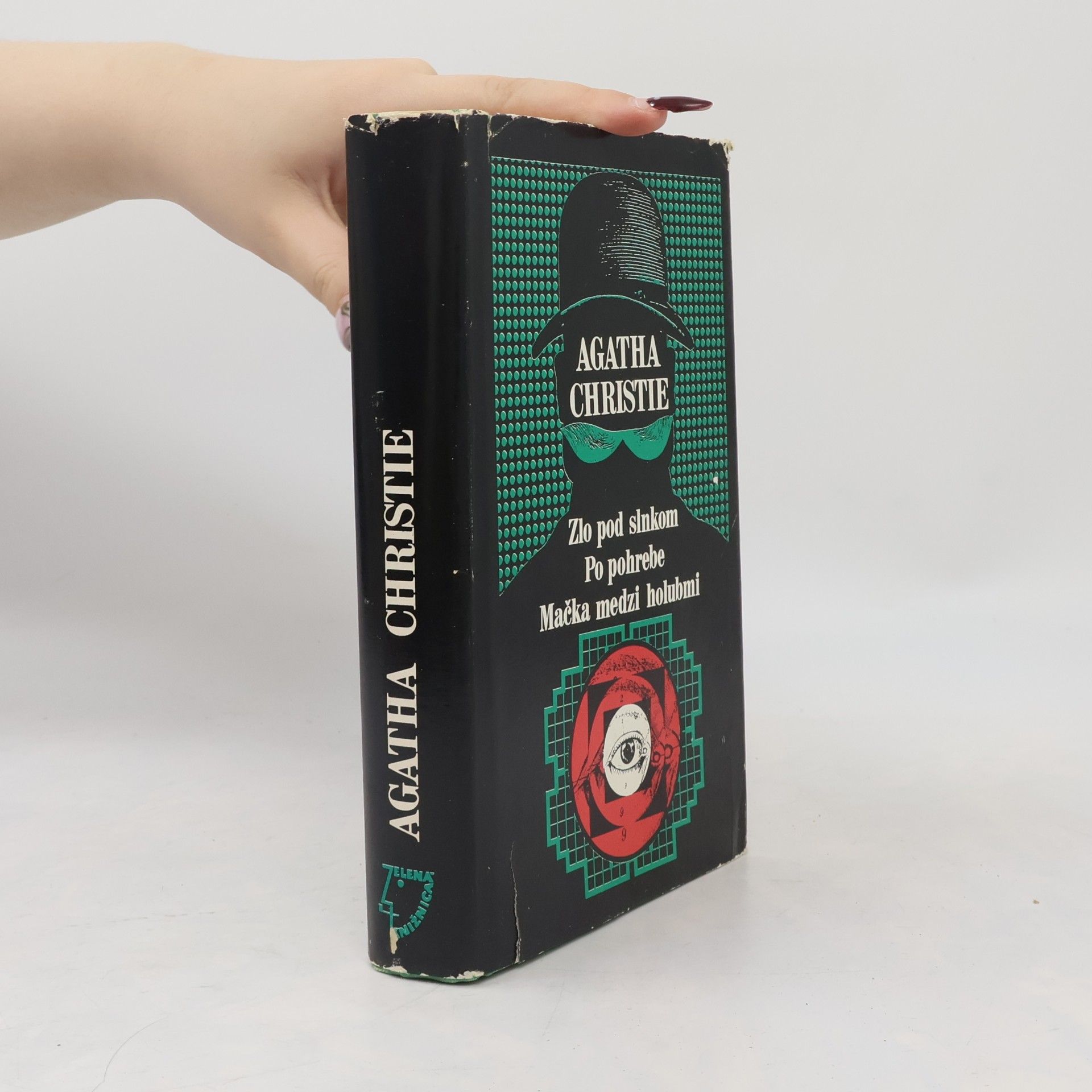 Agatha Christie Zlo pod slnkom. Po pohrebe. Mačka medzi holubmi