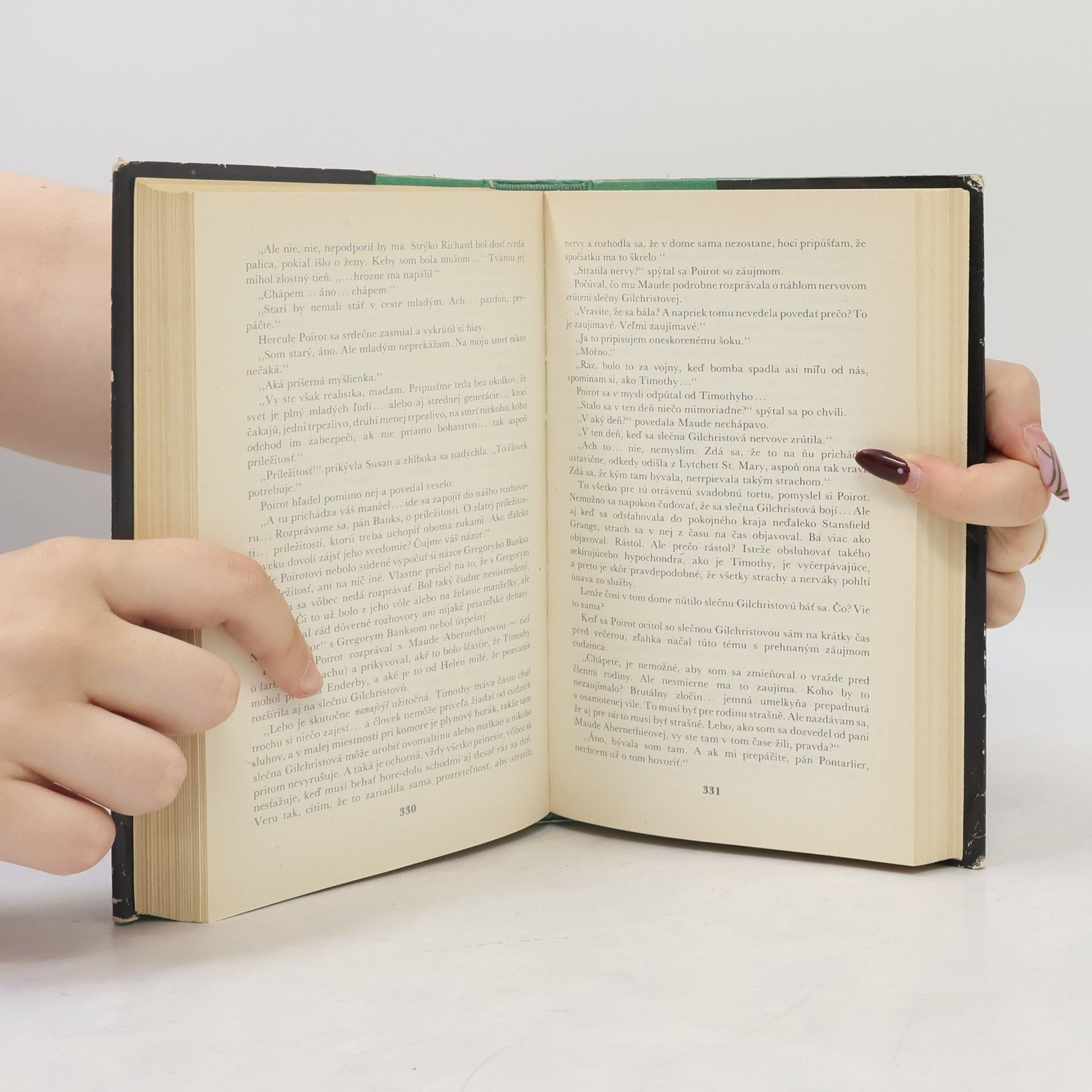 Agatha Christie Zlo pod slnkom. Po pohrebe. Mačka medzi holubmi