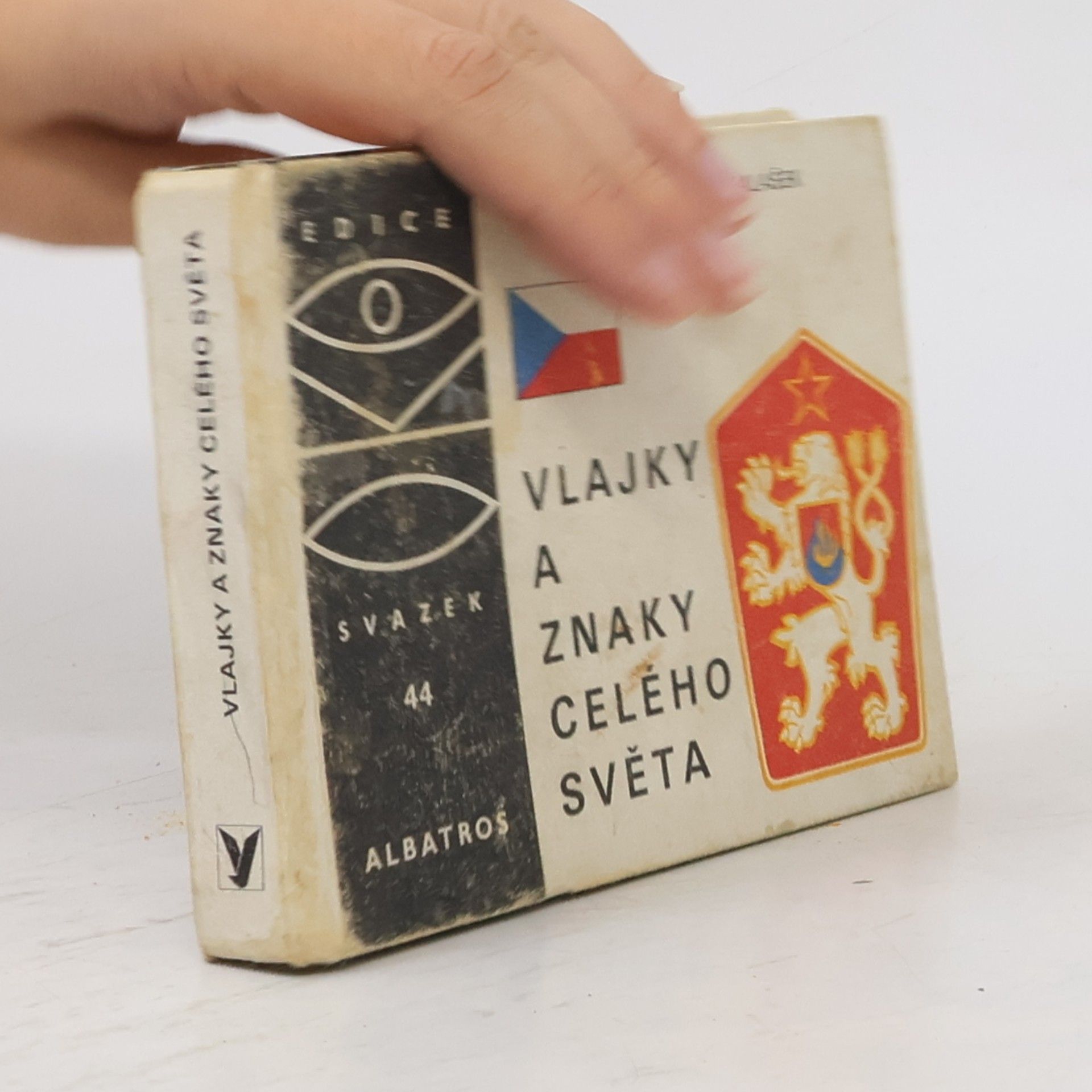 Stanislav Valášek Vlajky a znaky celého světa