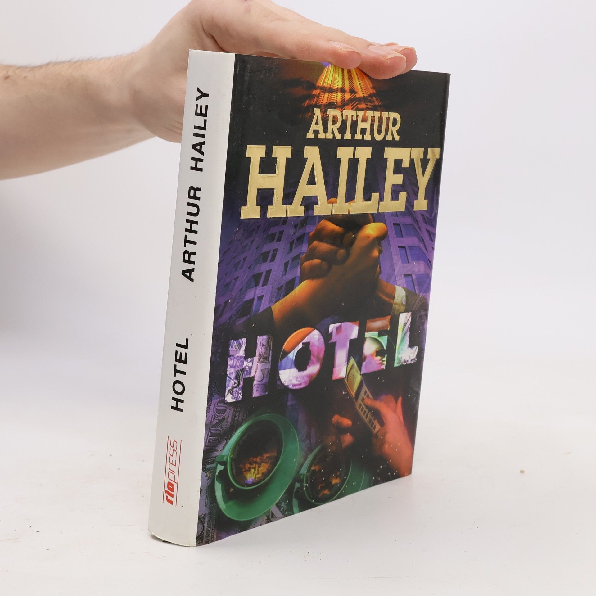 Arthur Hailey Hotel