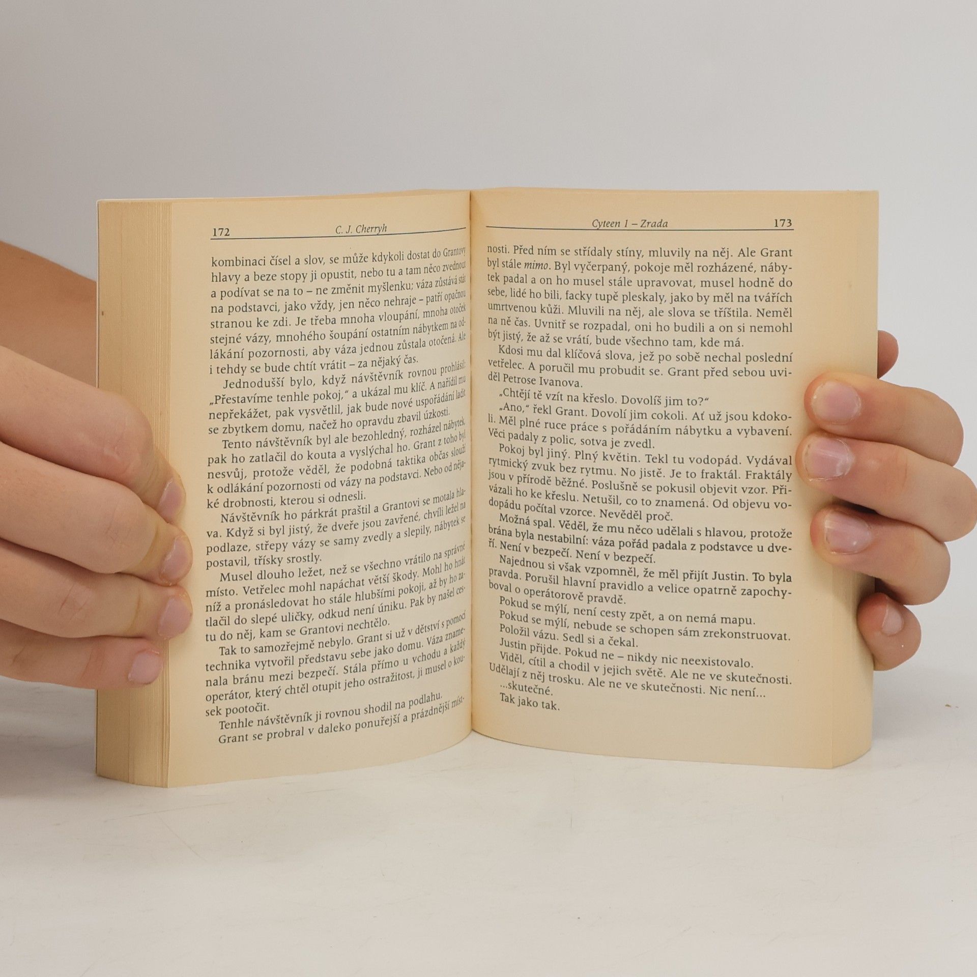 C. J. Cherryh Cyteen. 1, Zrada