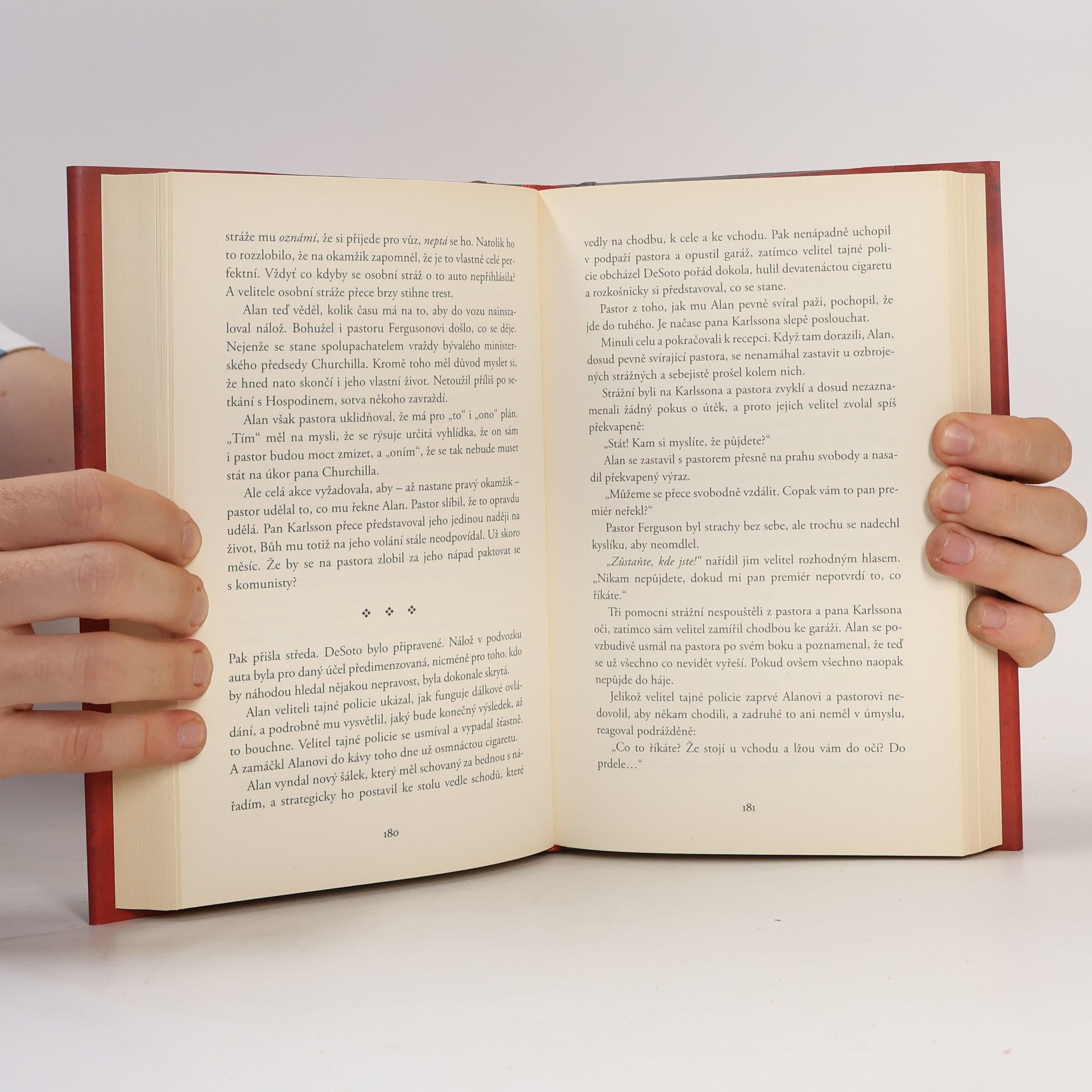 Jonas Jonasson Stoletý stařík, který vylezl z okna a zmizel