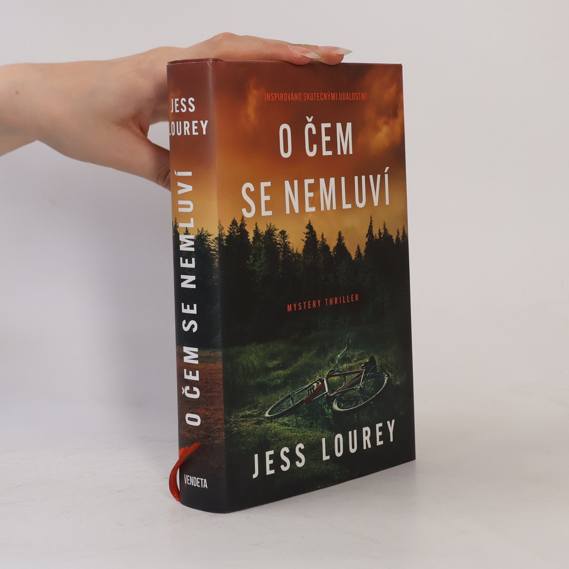 Jess Lourey O čem se nemluví