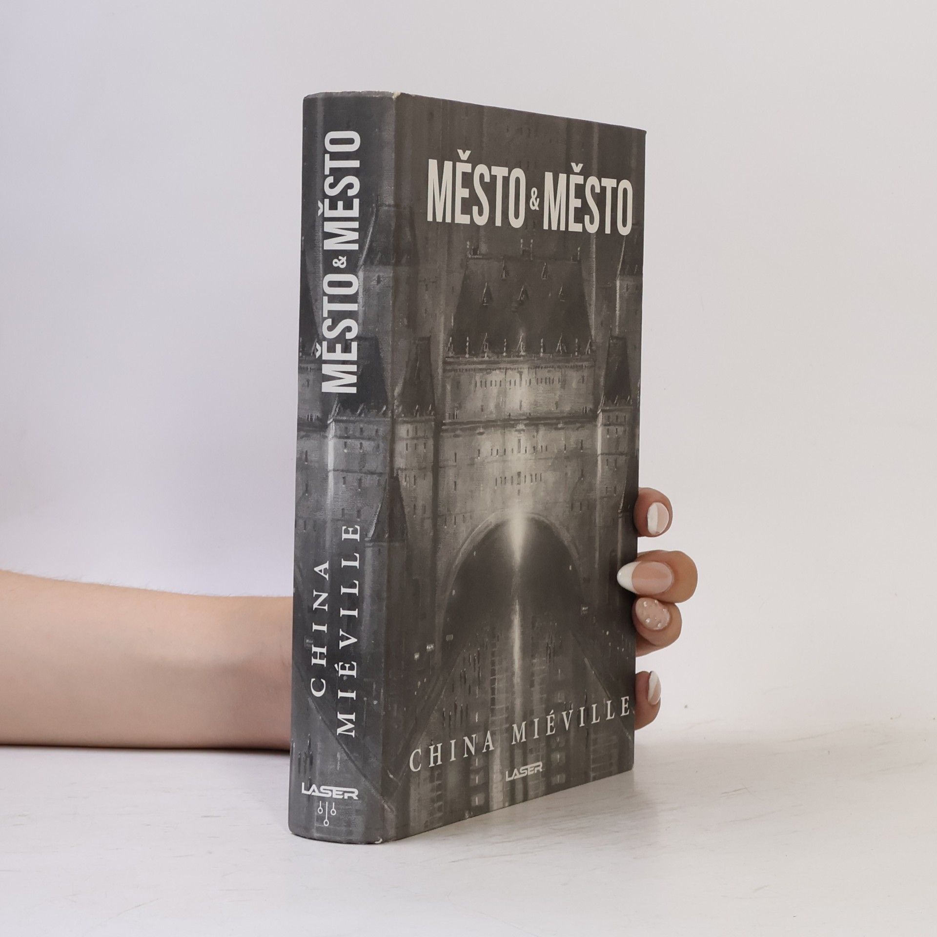 China Miéville Město & město