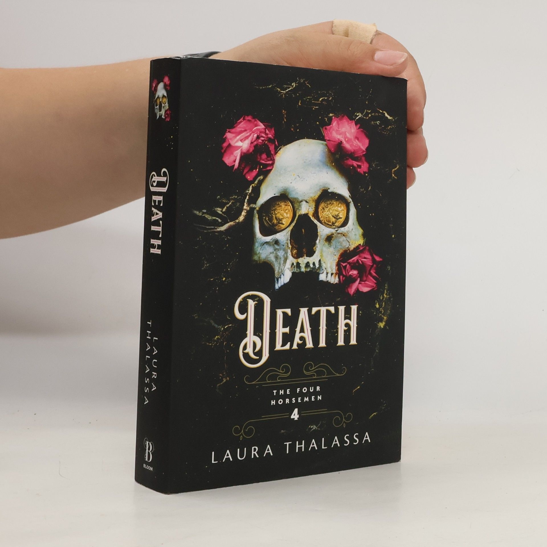 Laura Thalassa Death
