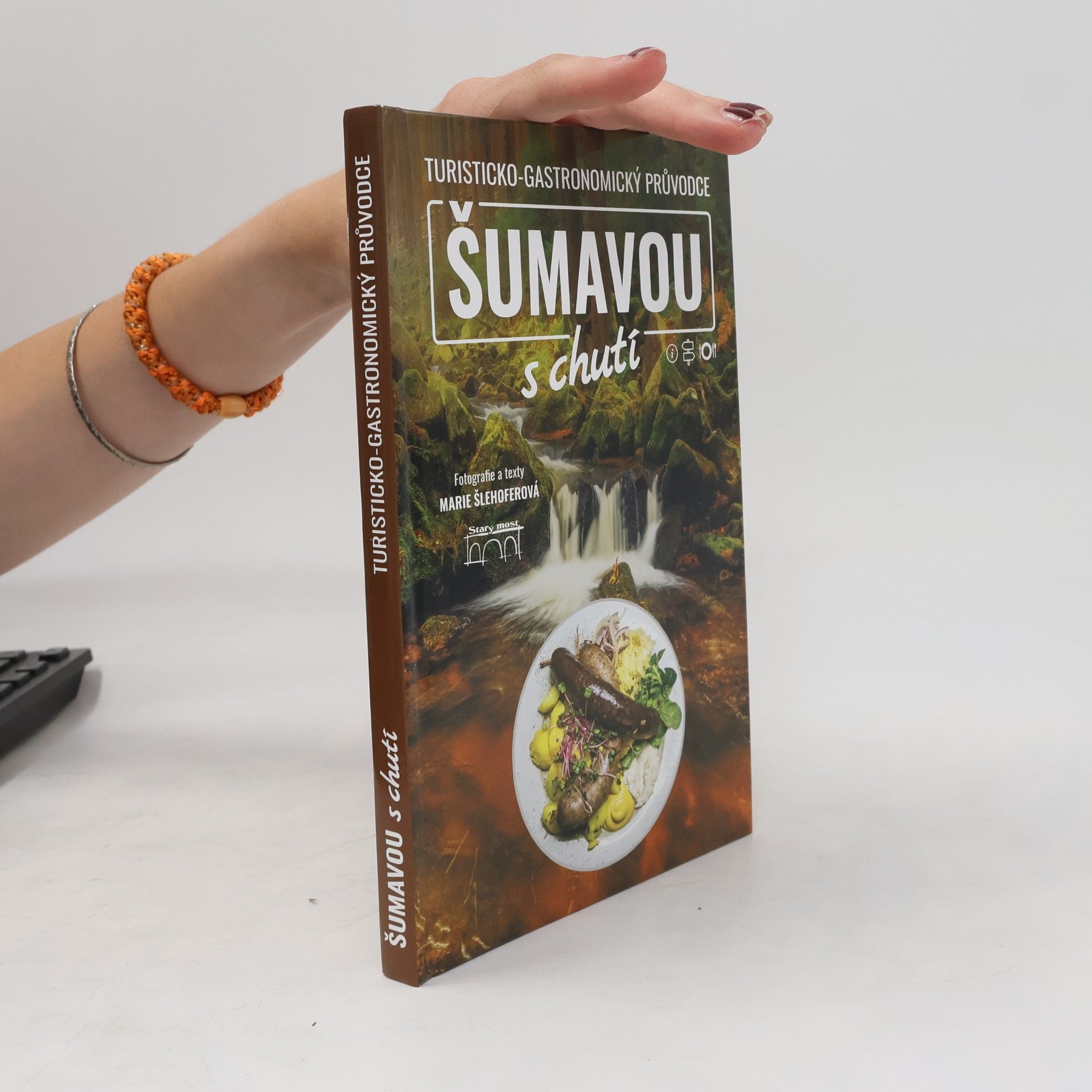 Marie Šlehoferová Šumavou s chutí: turisticko-gastronomický průvodce