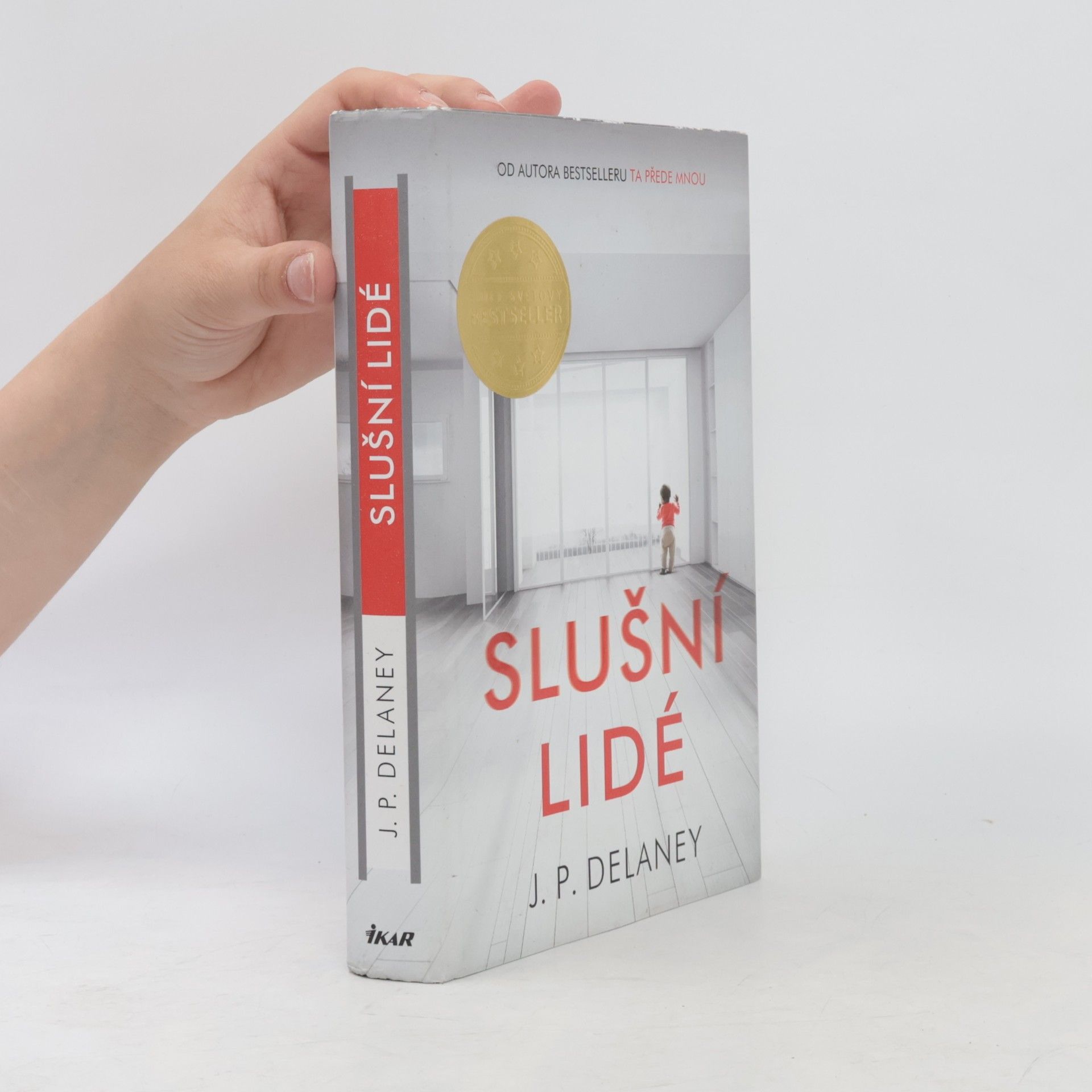 J. P. Delaney Slušní lidé