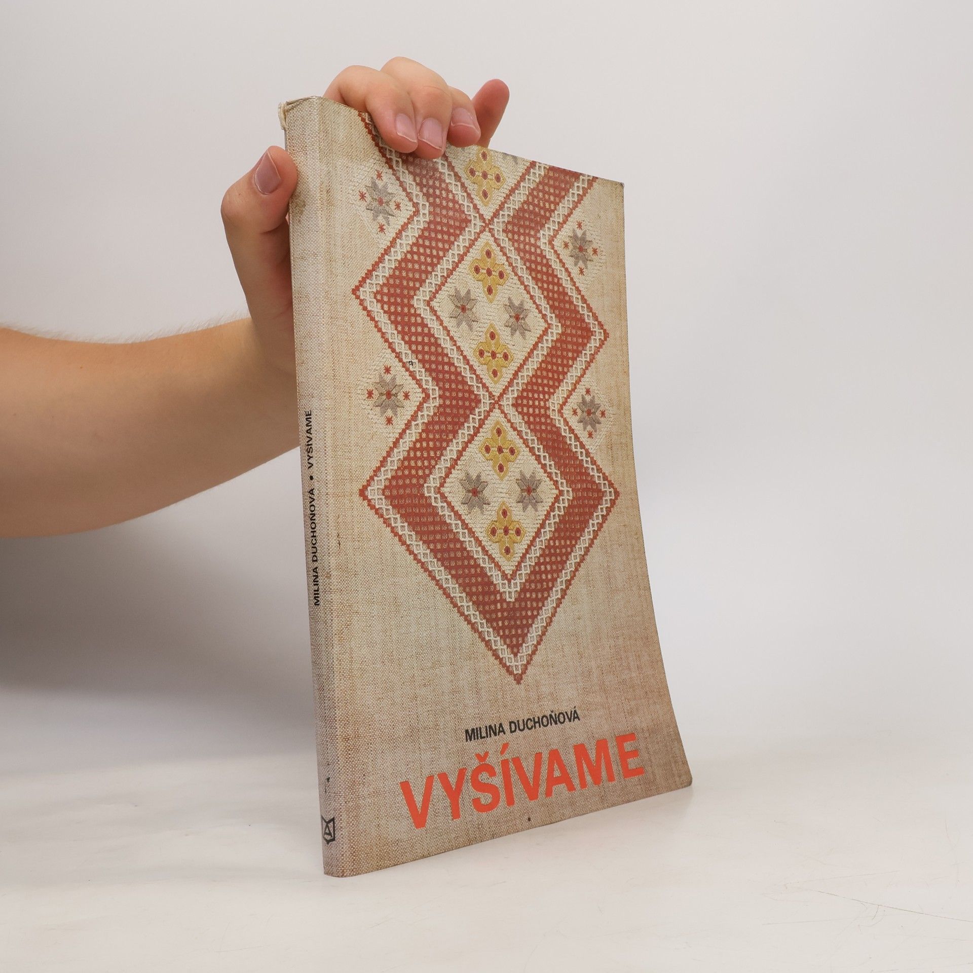 Milina Duchoňová Vyšívame