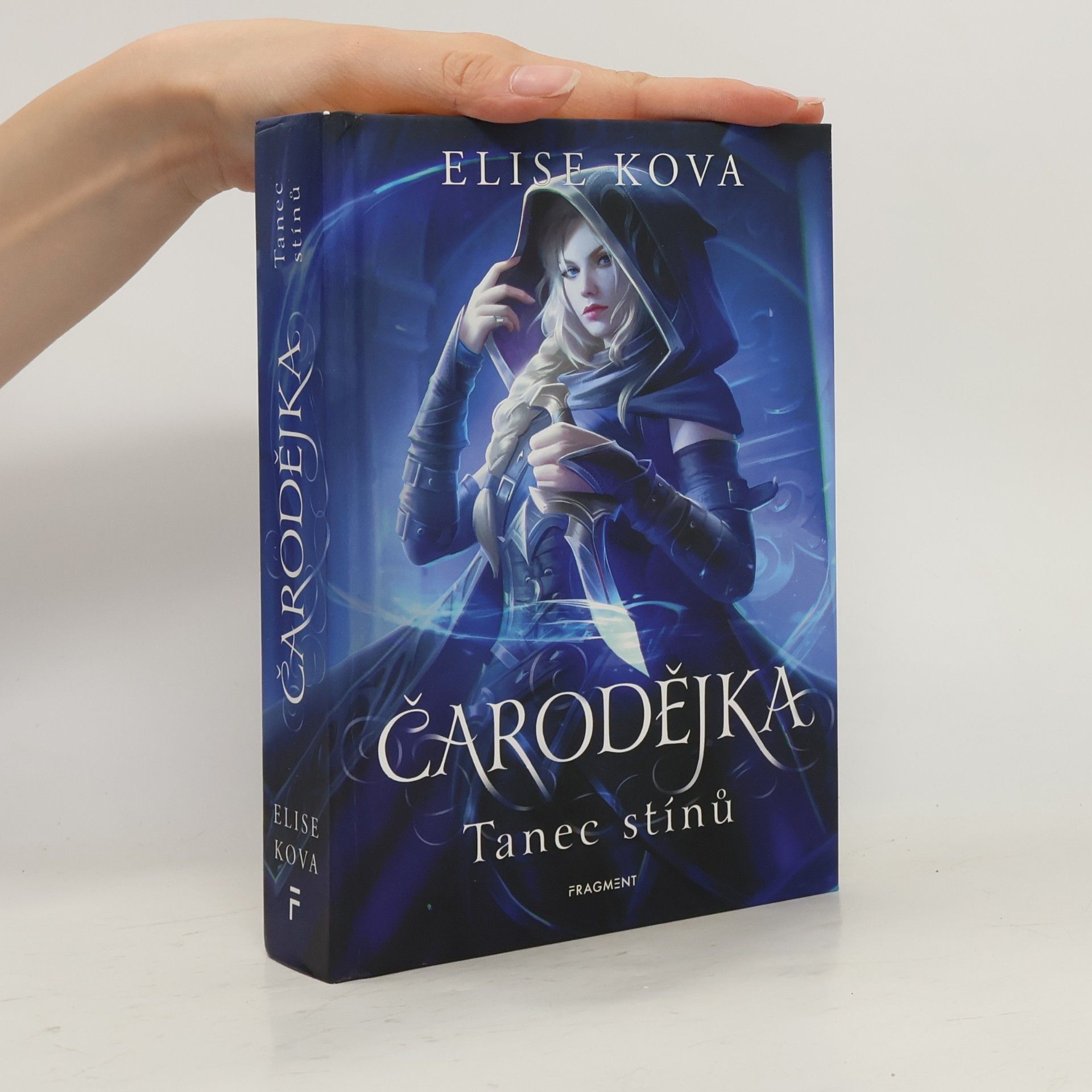 Elise Kova Čarodějka. Tanec stínů