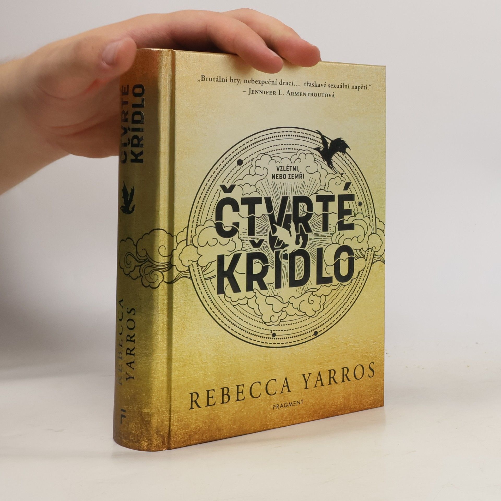 Rebecca Yarros Čtvrté křídlo