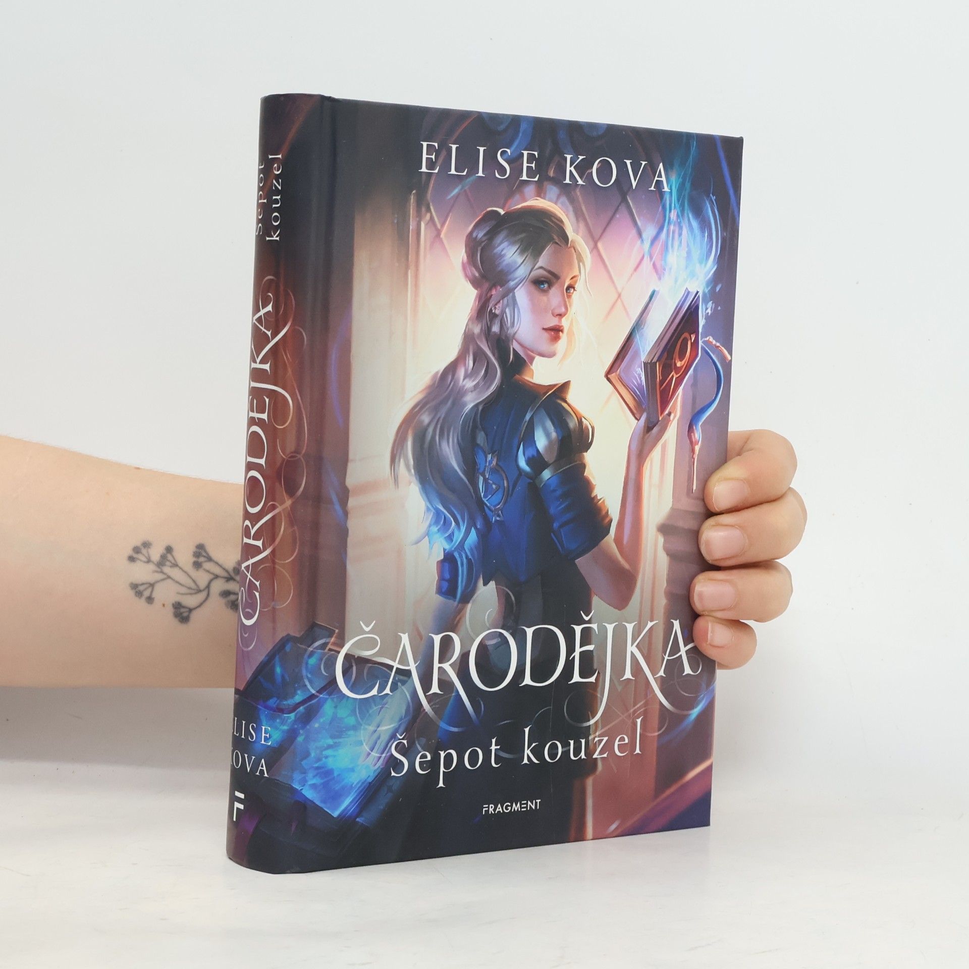 Elise Kova Čarodějka. Šepot kouzel