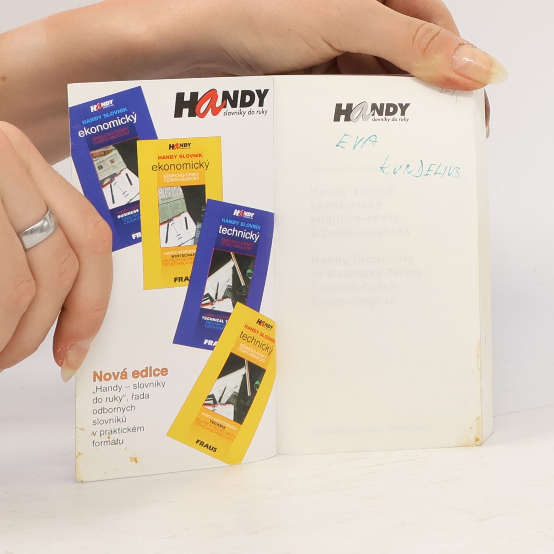 Marcela Straková Handy slovník ekonomický anglicko-český a česko-anglický = Handy dictionary of business terms English-Czech, Czech-English