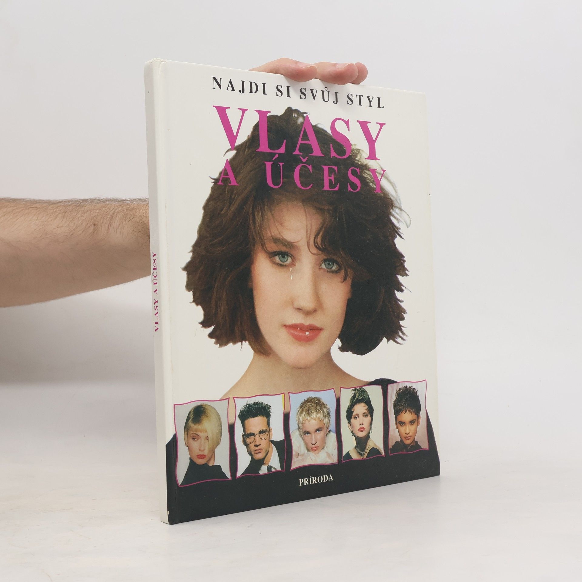 Paula Wood Vlasy a účesy
