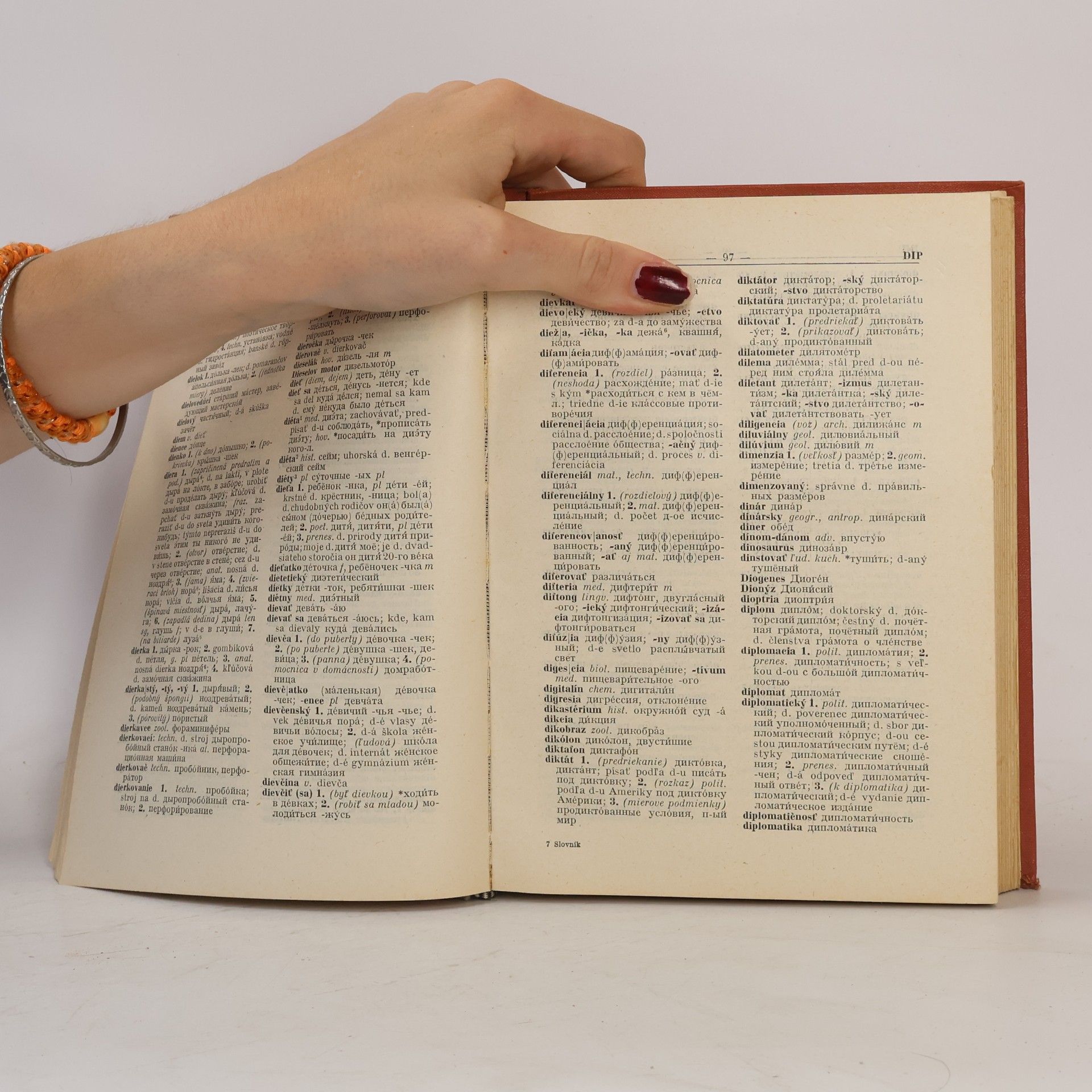 Autores varios Slovensko-ruský prekladový slovník I. A-O