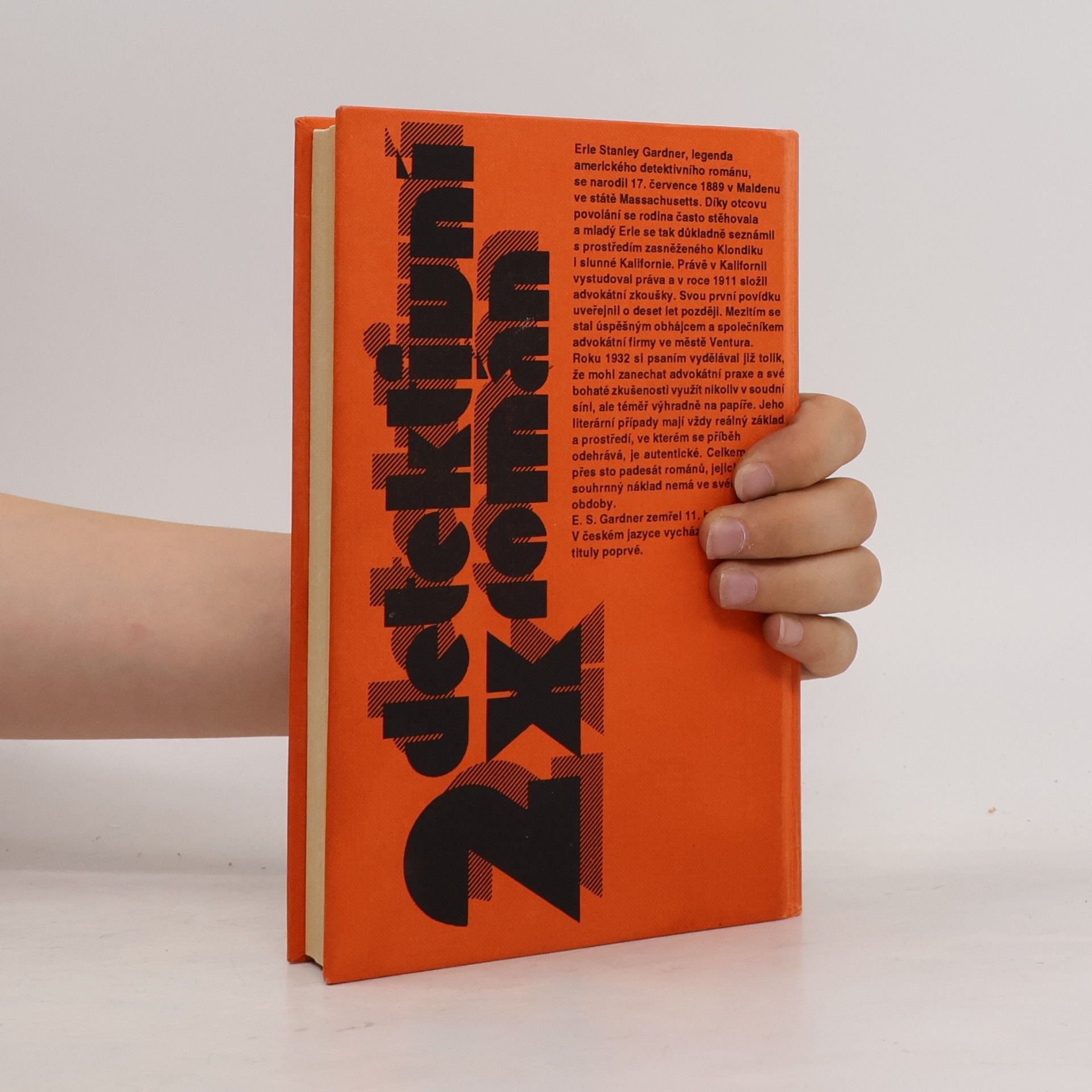 Erle Stanley Gardner Případ modelek s dlouhýma nohama. Případ dívky z kalendáře