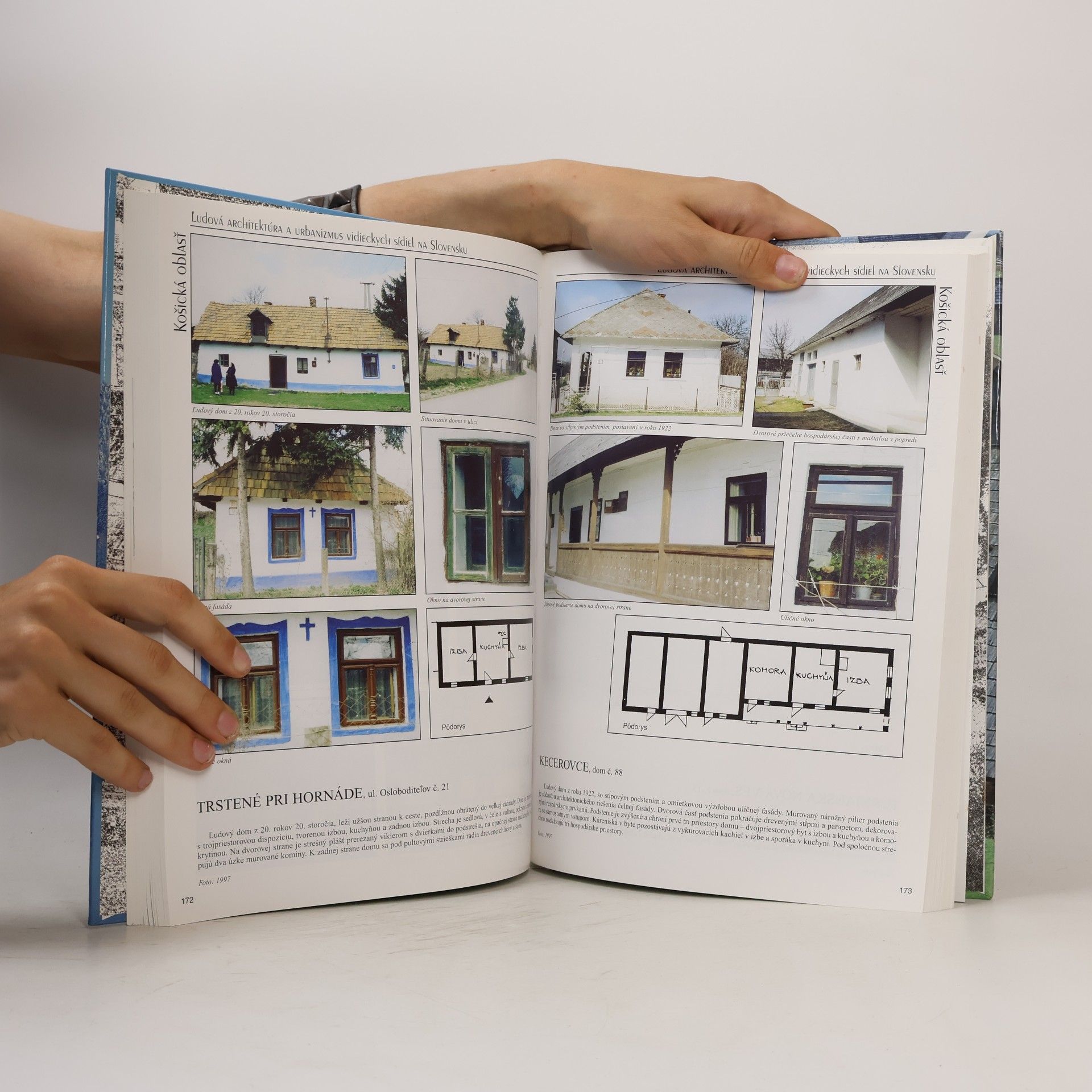 AA.VV. Ľudová architektúra a urbanizmus vidieckych sídiel na Slovensku