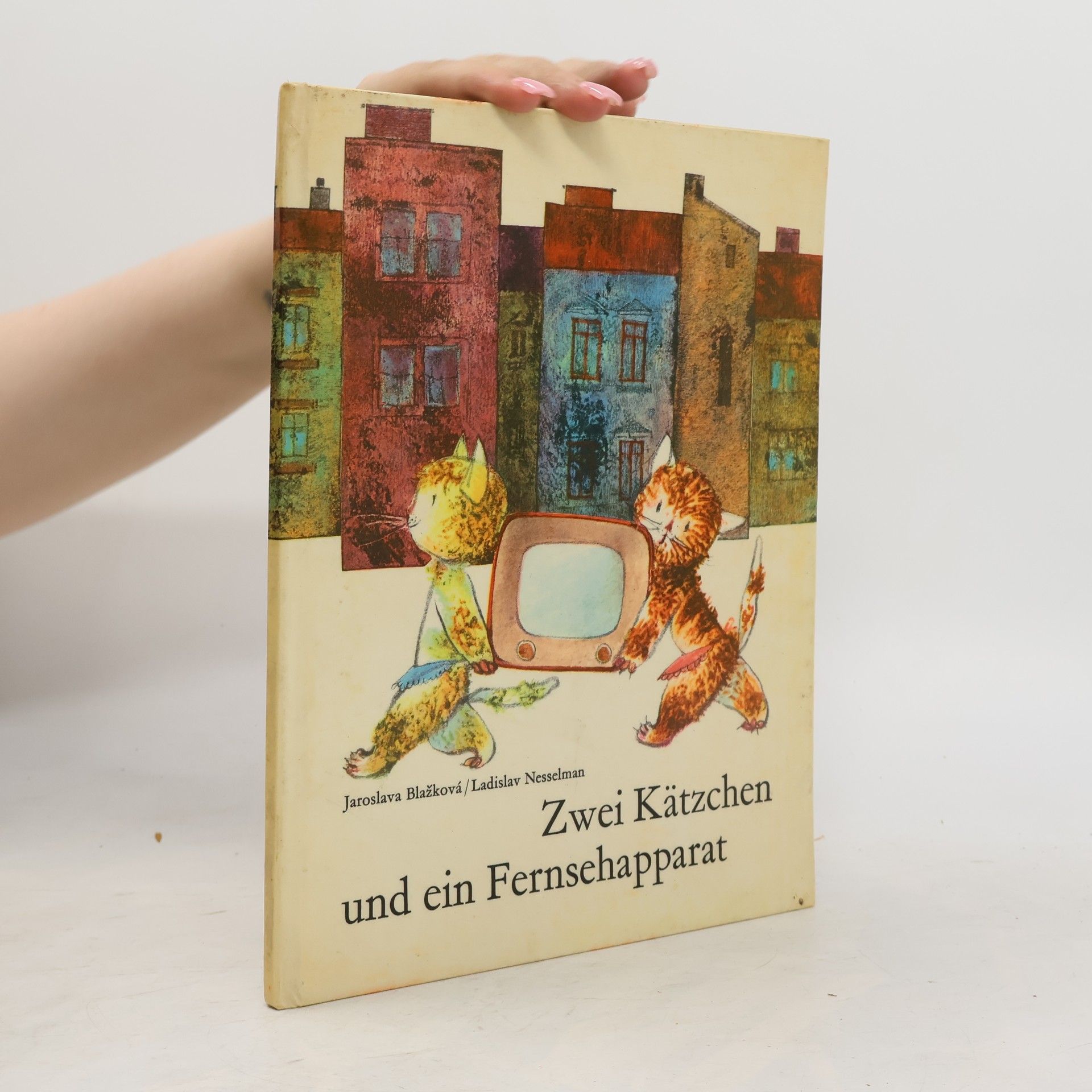 Ladislav Nesselman Zwei Kätzchen und ein Fernsehapparat