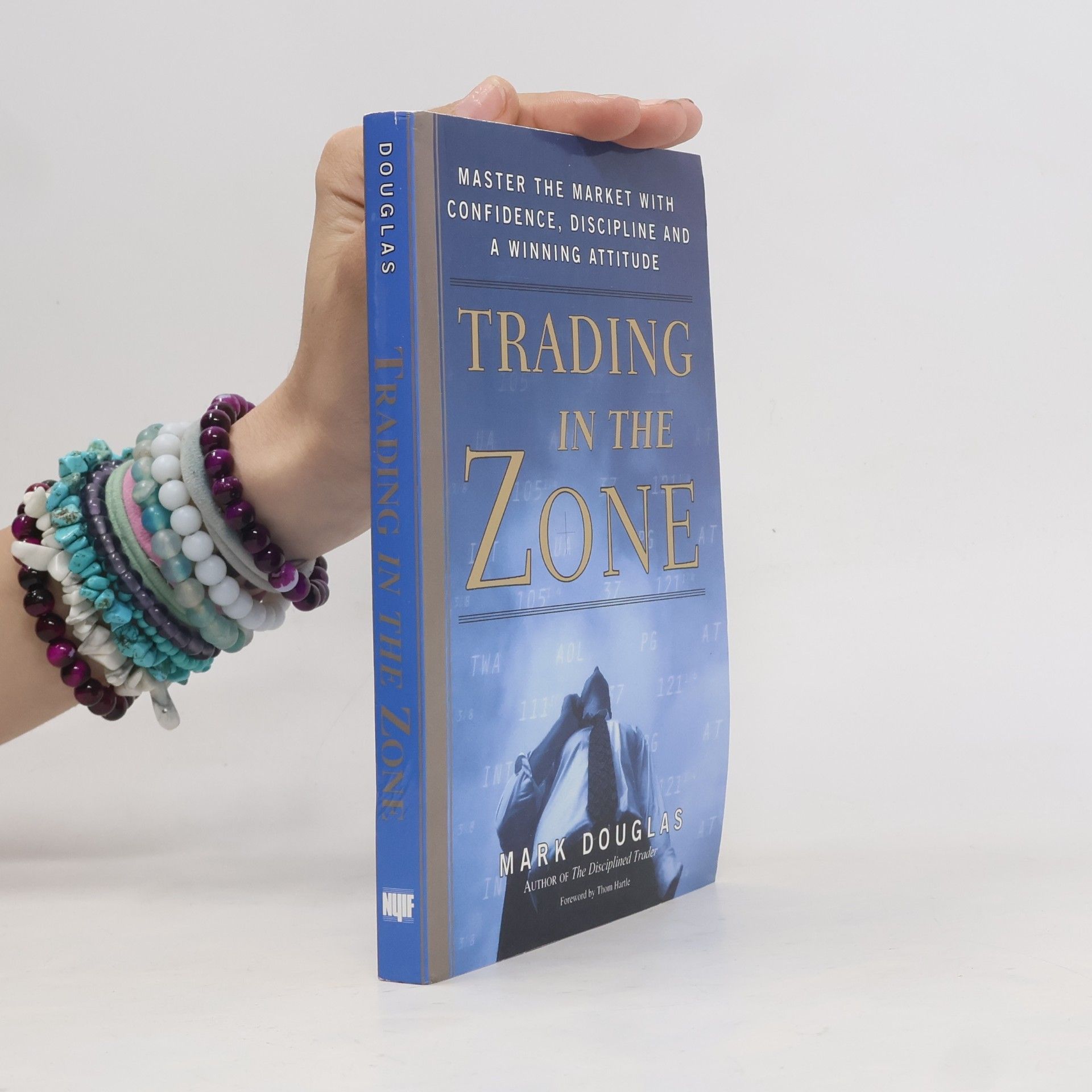Mark Mark J. Douglas Trading in the zone : master the market with confidence, discipline and a winning attitude