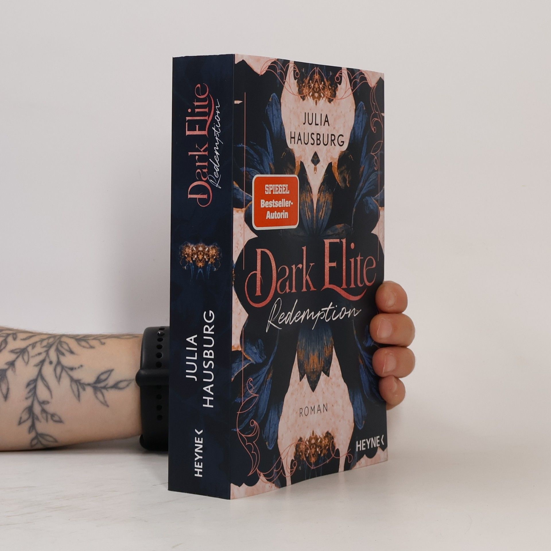 Julia Hausburg Dark Elite - Redemption