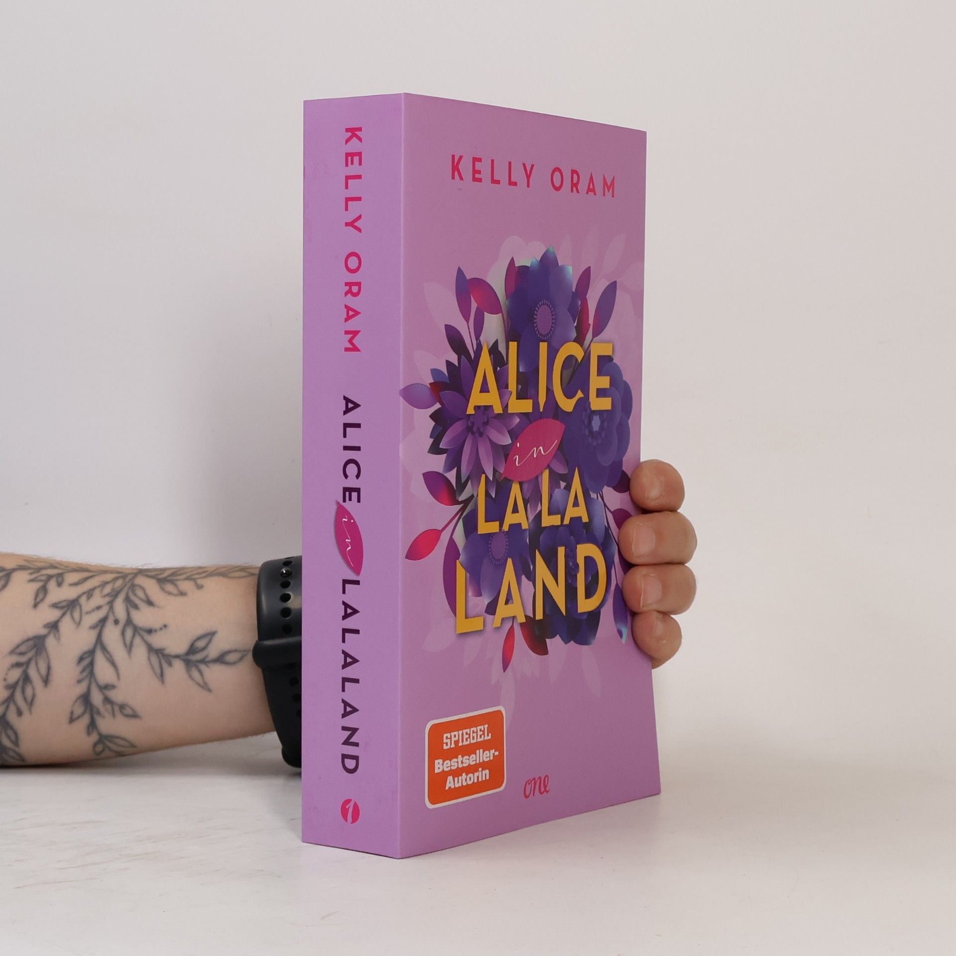 Kelly Oram Alice in La La Land