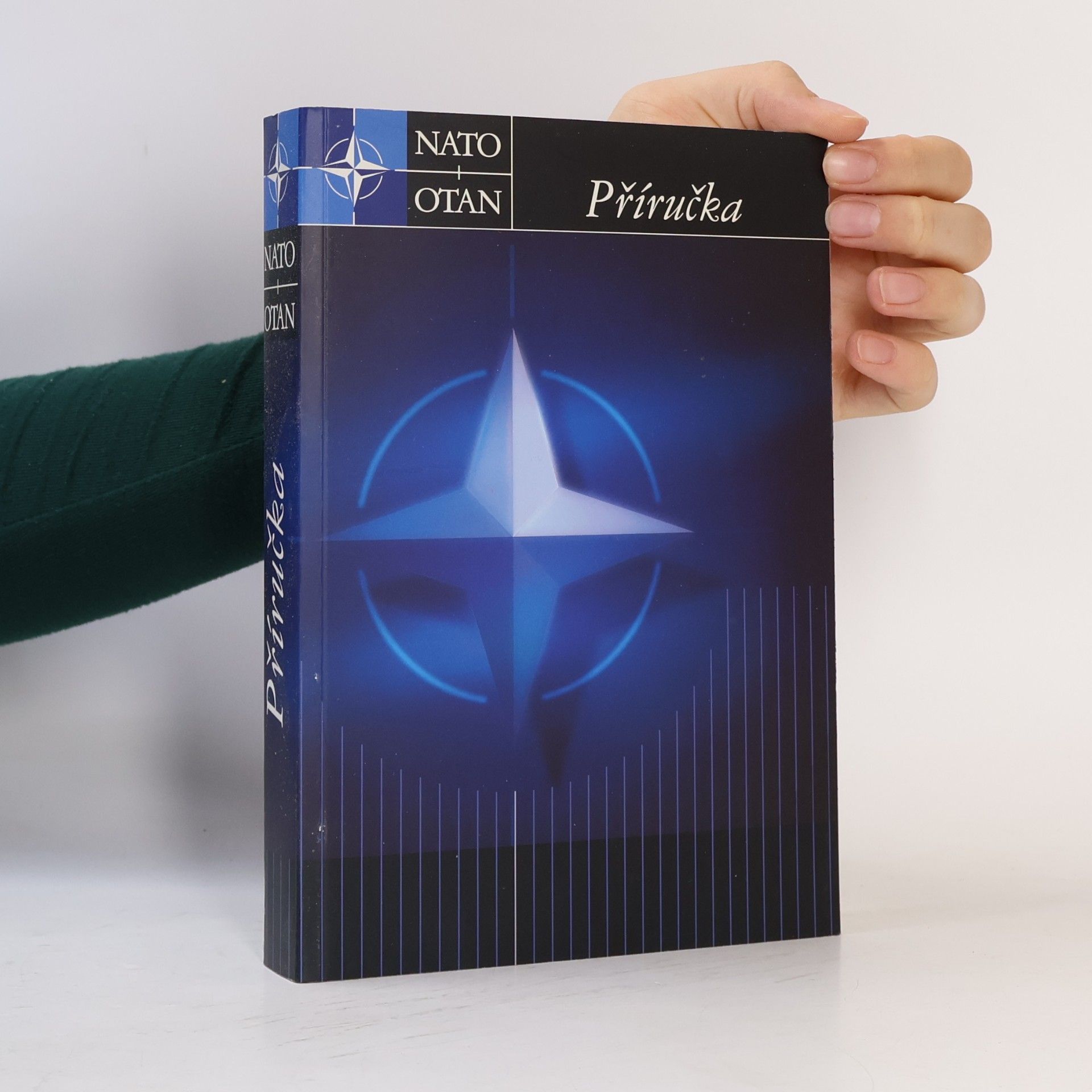 Collectif d'auteurs Příručka NATO