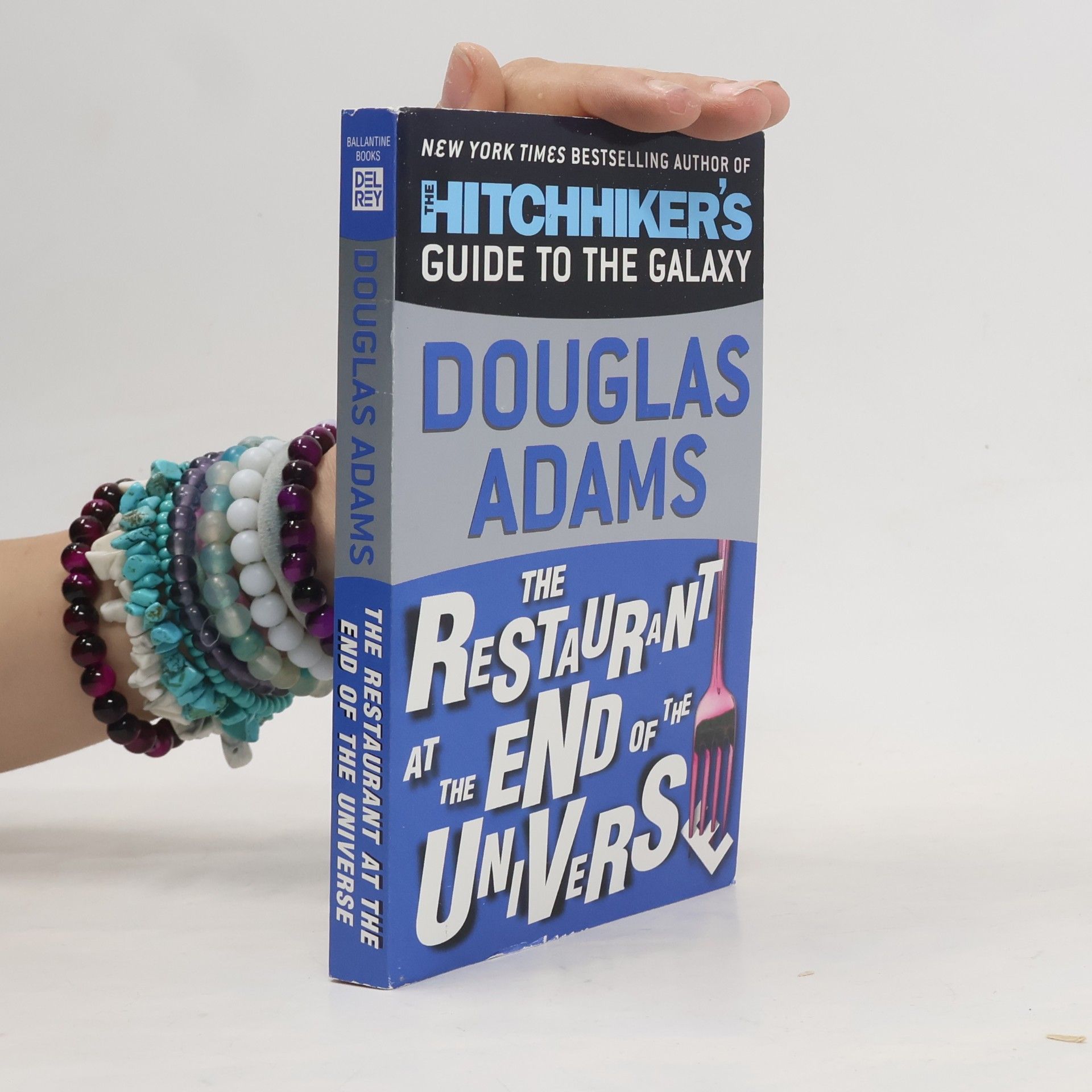 Douglas Adams The restaurant at the end of the universe