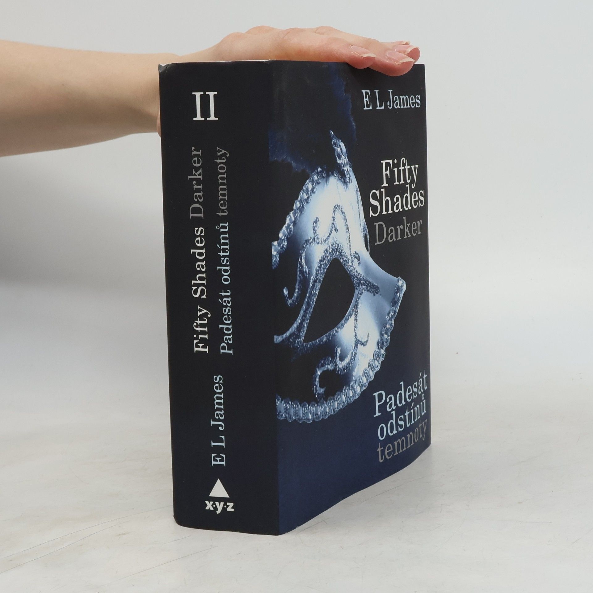 E. L. James Padesát odstínů temnoty