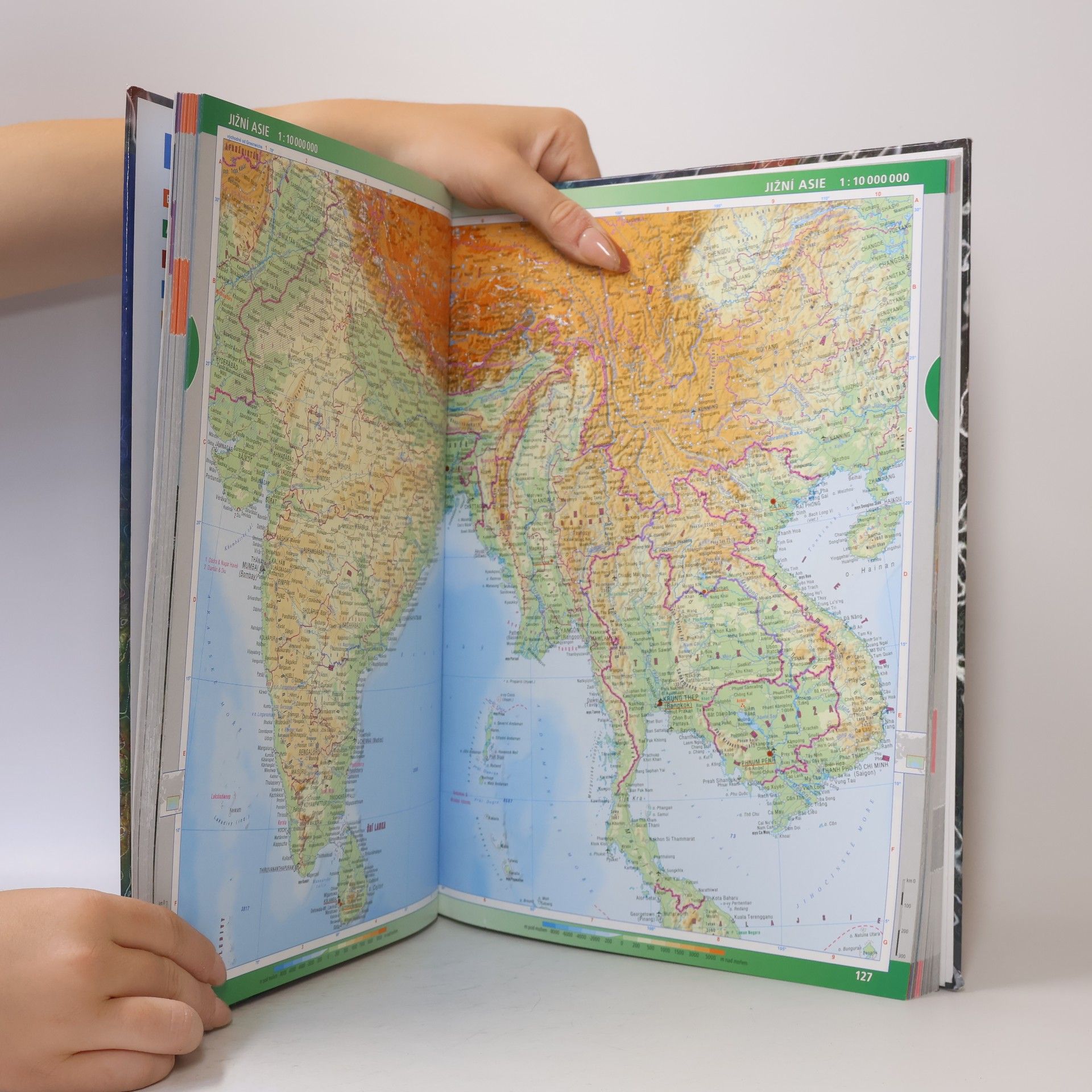 Autorenkollektiv Zeměpisný atlas světa