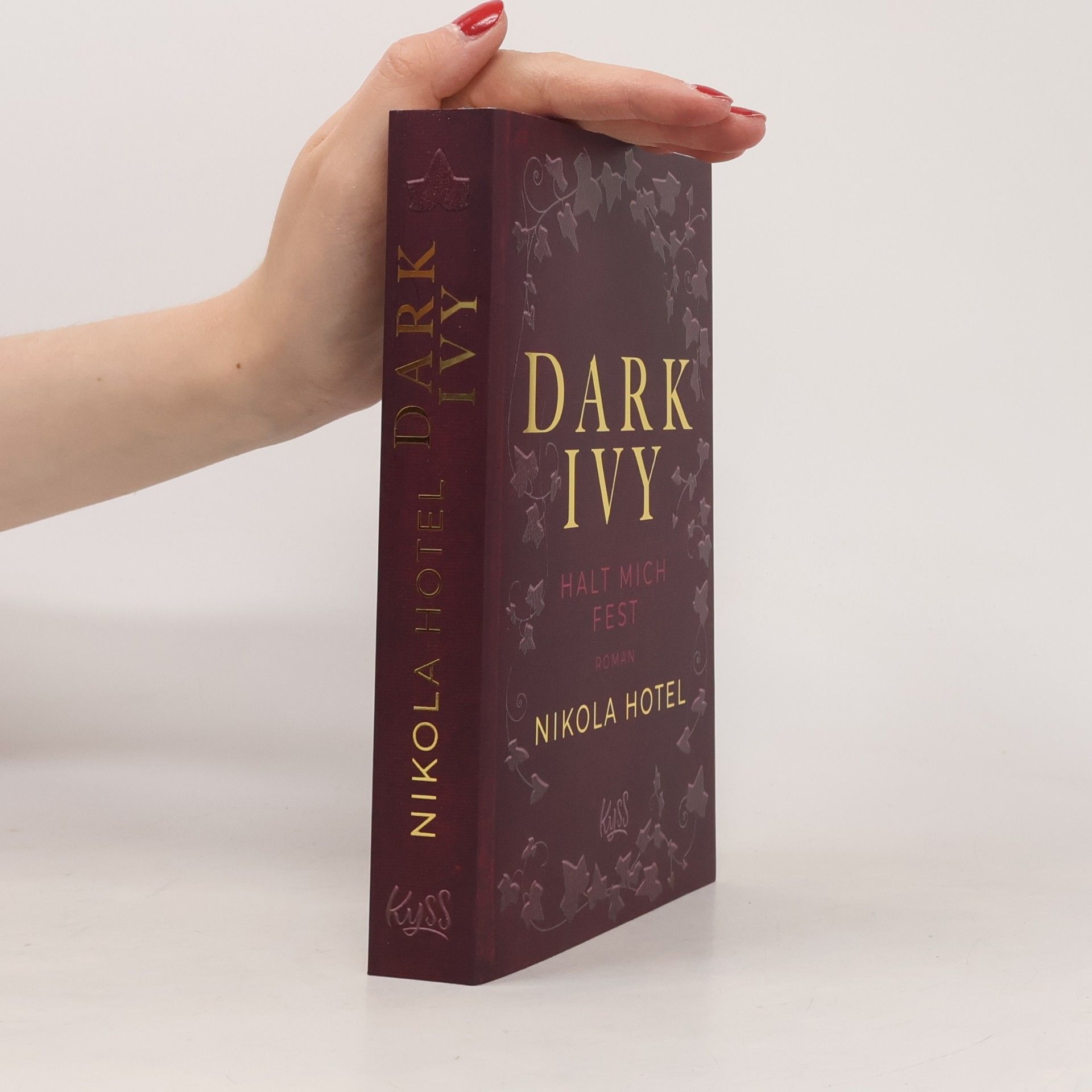 Nikola Hotel Dark Ivy
