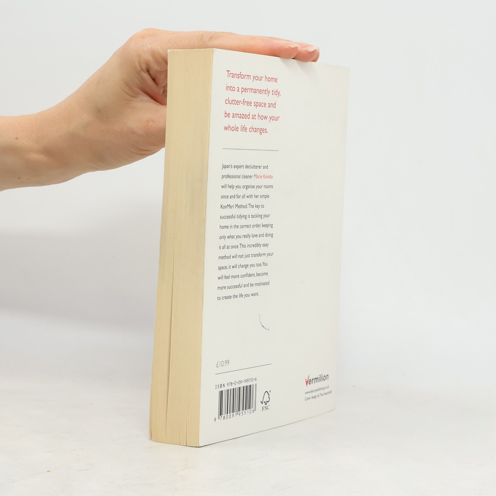Marie Kondo The Life-changing Magic of Tidying
