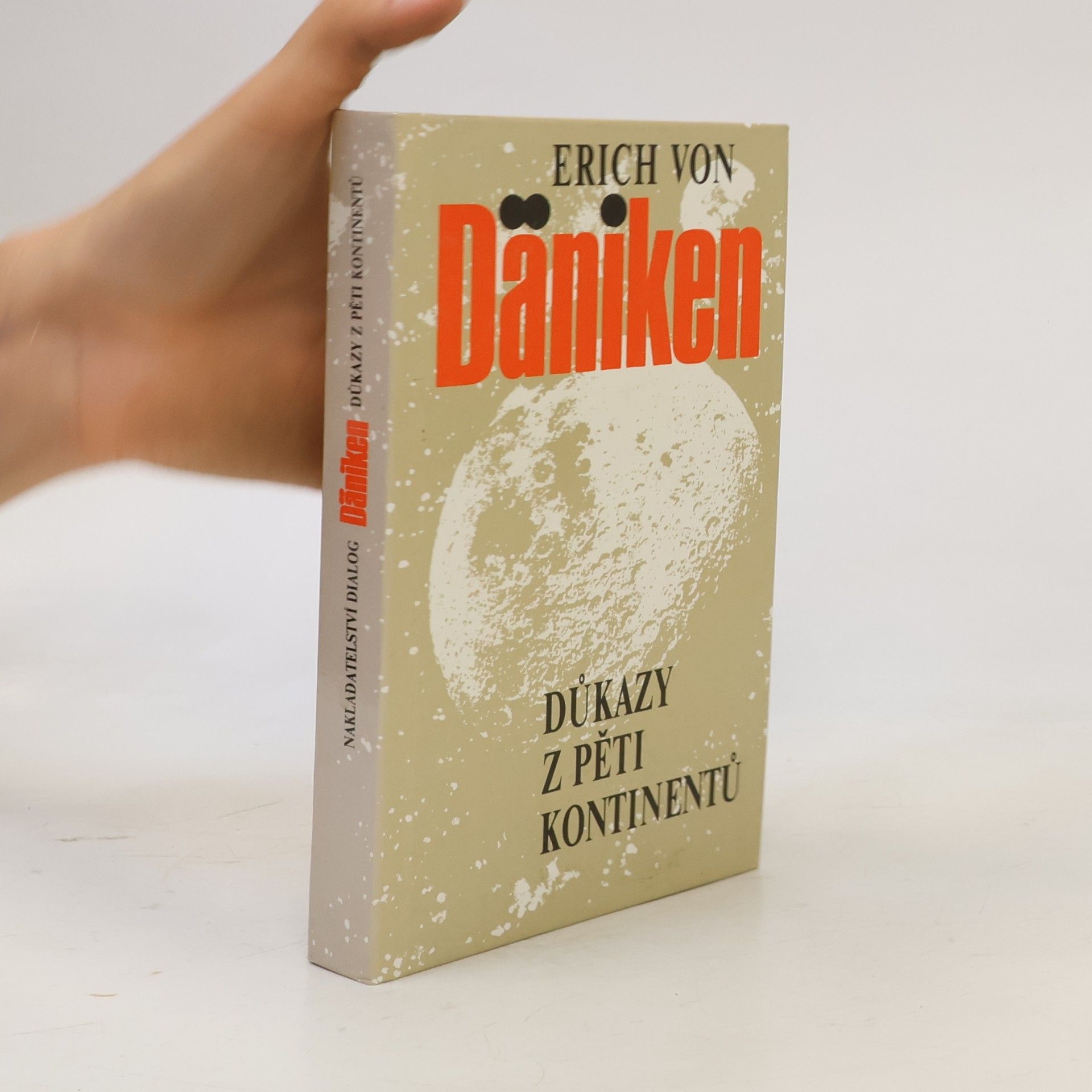Erich von Däniken Důkazy z pěti kontinentů