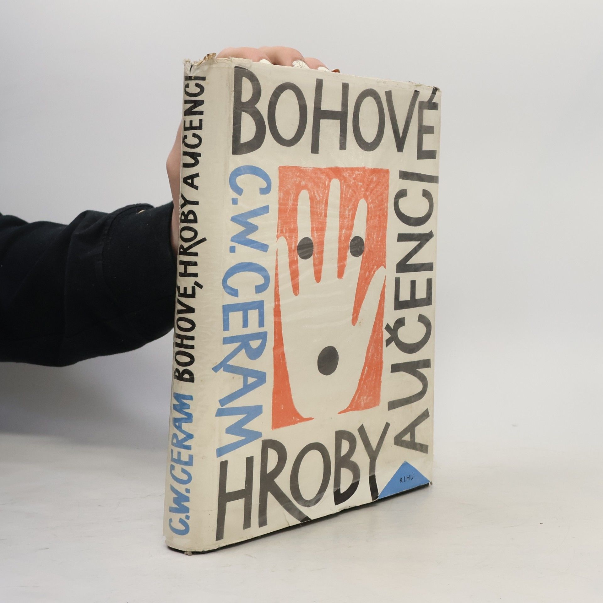 Bohové, hroby a učenci