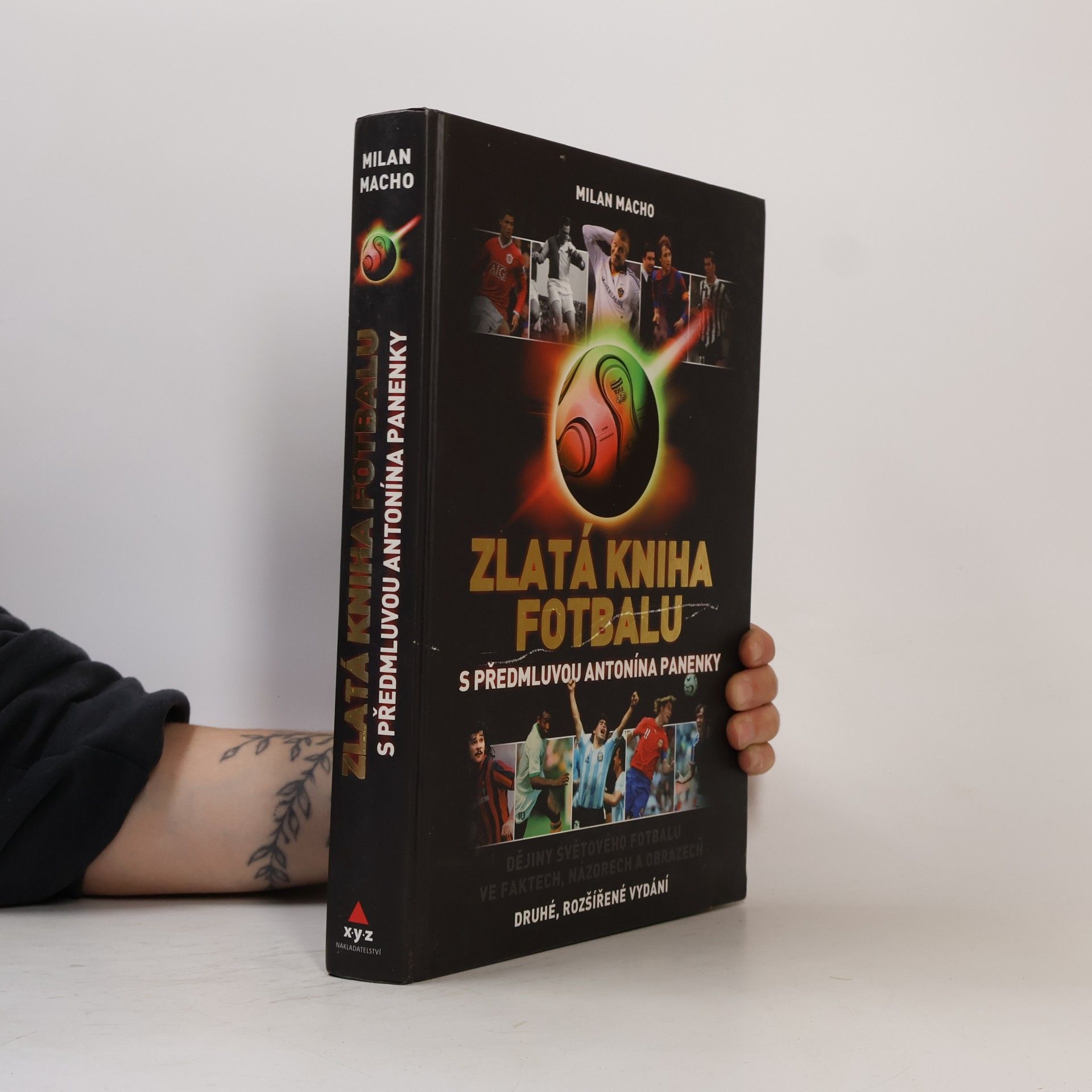 Jiří Koliš Zlatá kniha fotbalu. Dějiny světového fotbalu ve faktech, názorech a obrazech
