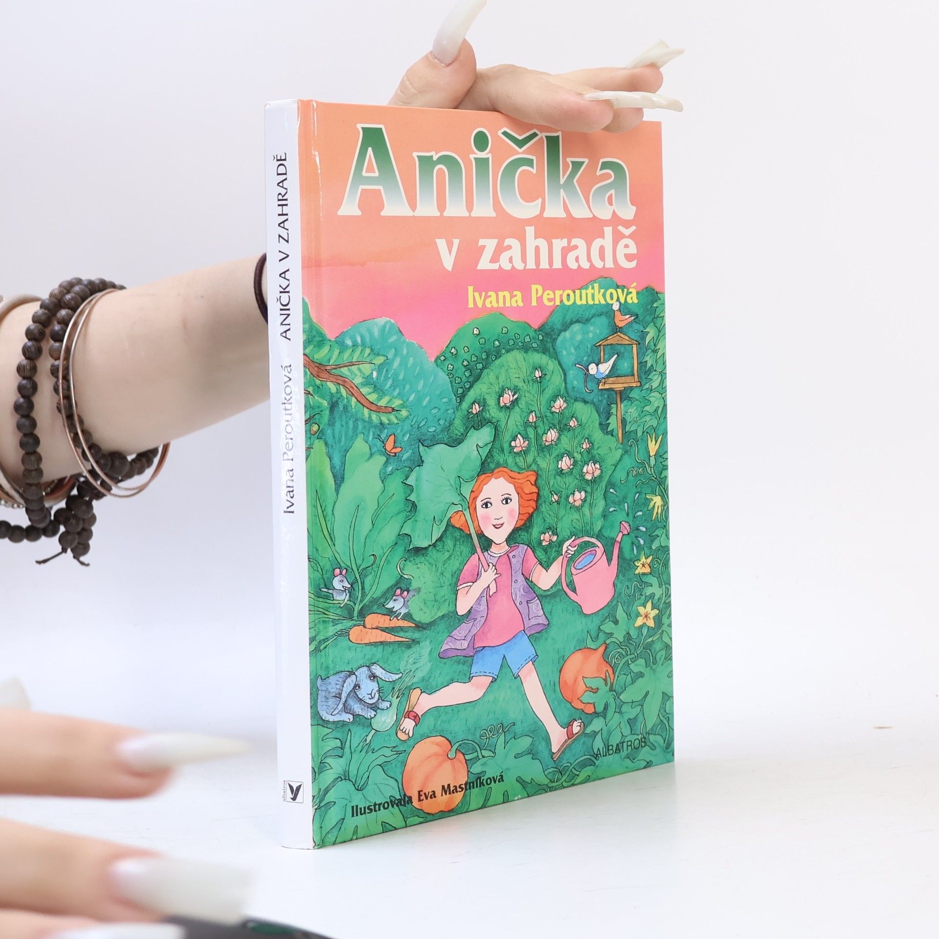 Anička v zahradě