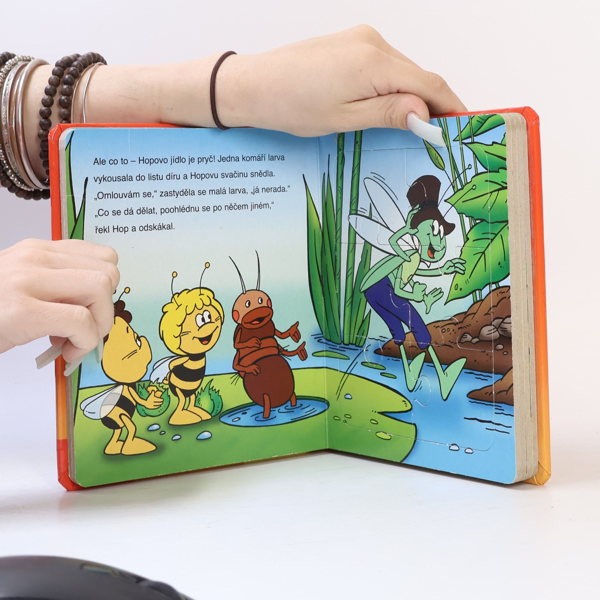 Various authors Včelka Mája. Hop v pasti