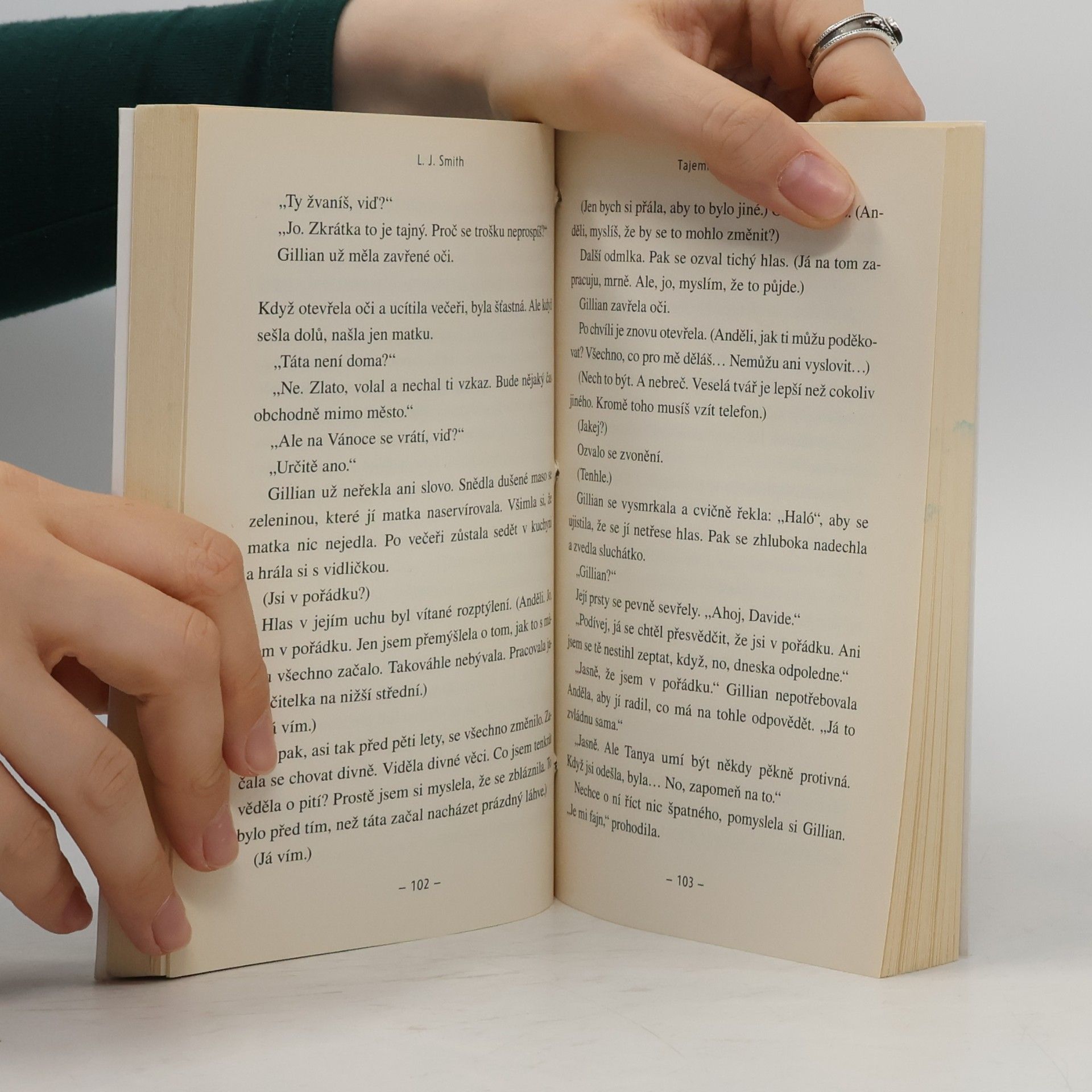 L. J. Smith Říše temnot – Tajemný anděl