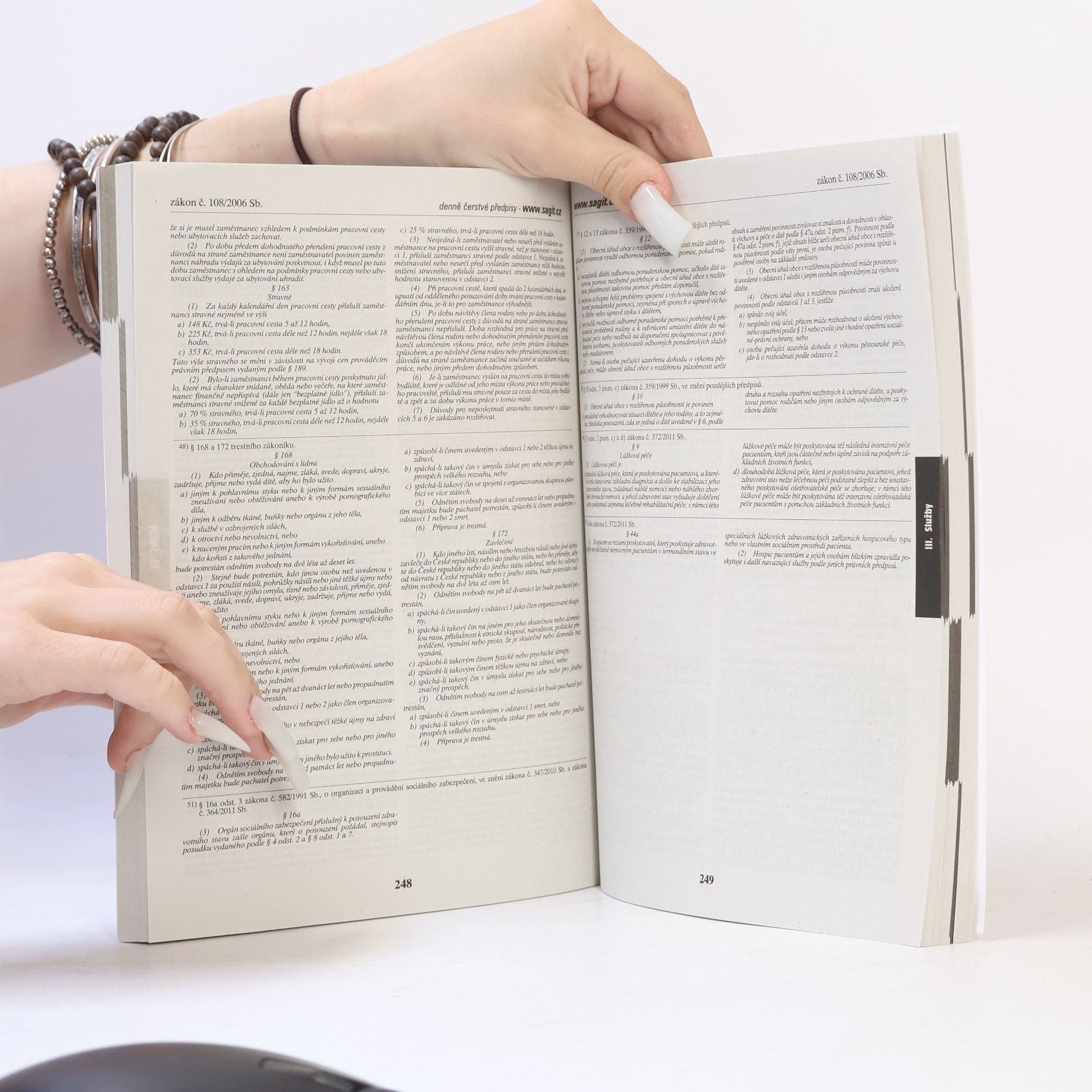 Autorenkollektiv Sociální zabezpečení : nový zákon o dávce státní sociální pomoci (superdávka) : velké změny zákonů: o hmotné nouzi, o sociální službách, o státní sociální podpoře, o poskytování dávek zdravotně postiženým osobám : superdávka, státní sociální podpora, dávky pro osoby se zdravotním postižením, sociální služby, pomoc v hmotné nouzi, životní a existenční minimum, náhradní výživné, Ukrajina : redakční uzávěrka 1.10.2025
