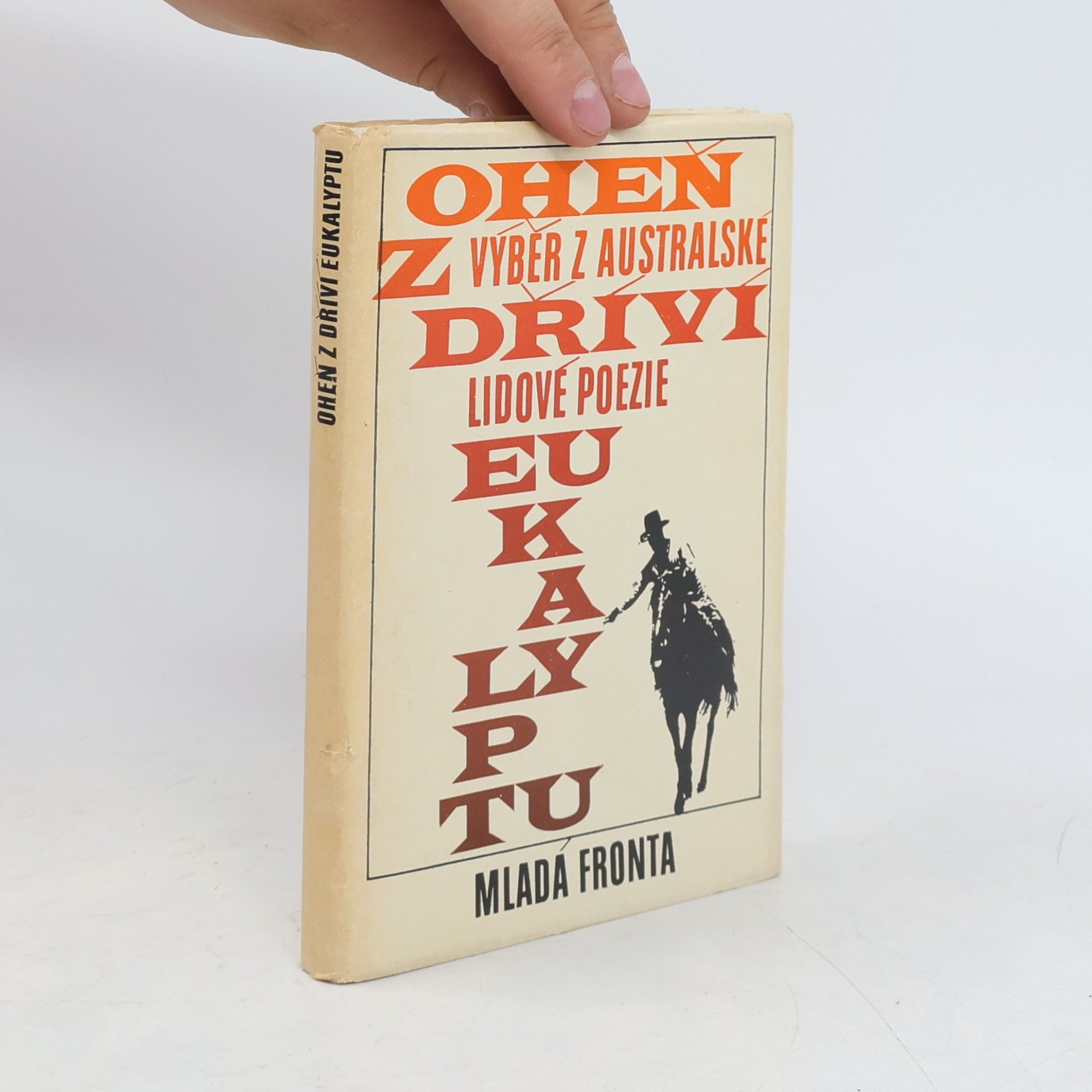Karel Ulbert Oheň z dříví eukalyptu