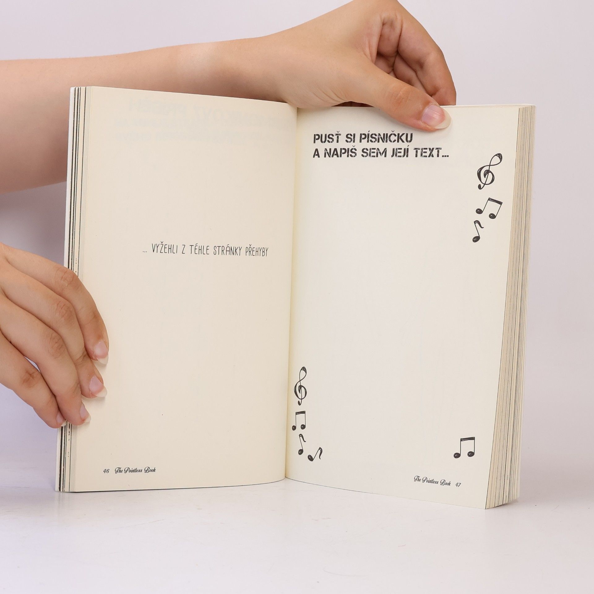 Alfie Deyes The pointless book. Alfie Deyes s ní začal, ty ji doděláš