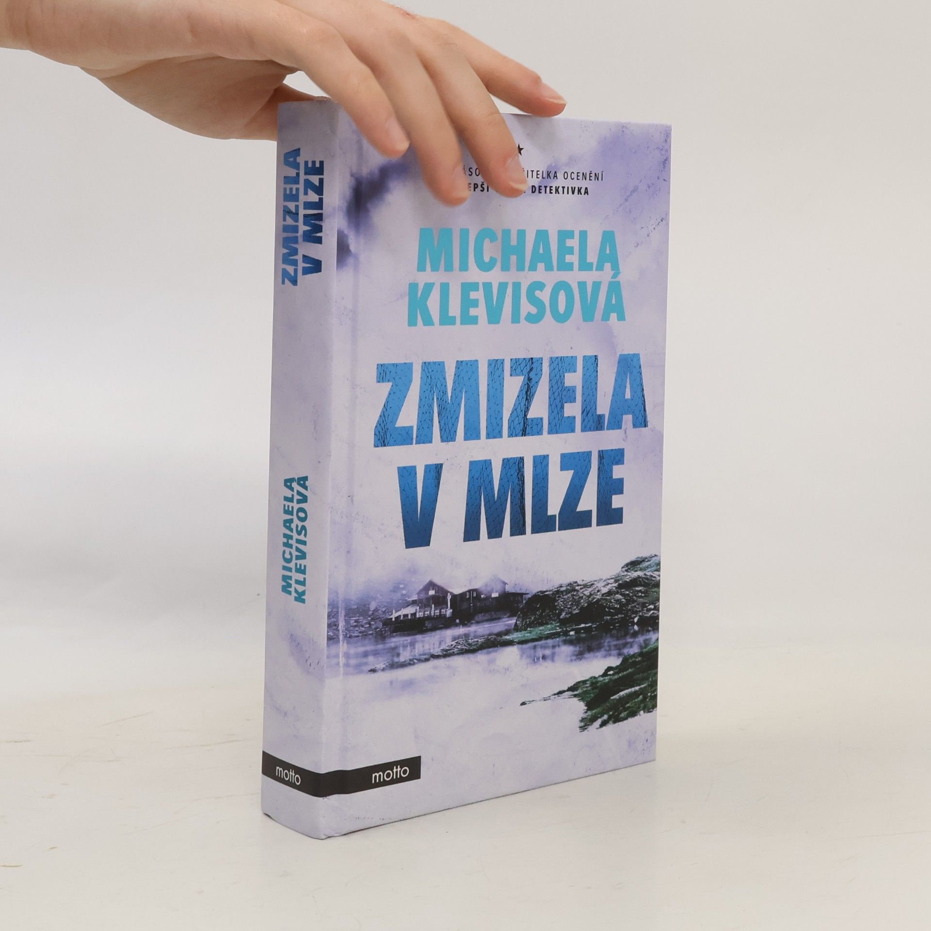 Zmizela v mlze
