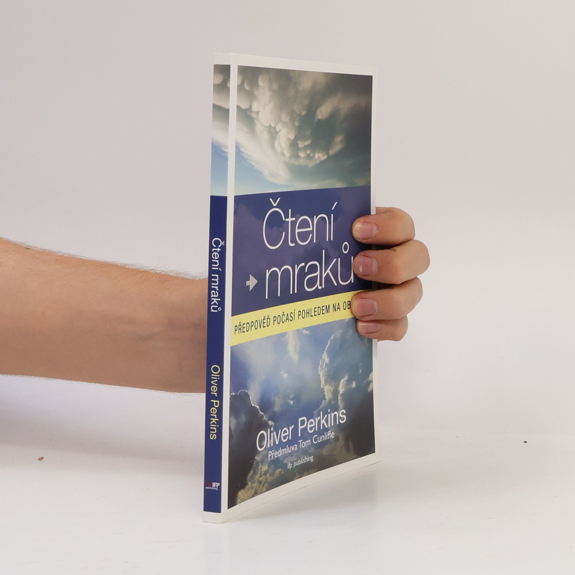 Oliver Perkins Čtení mraků : předpověď počasí pohledem na oblohu