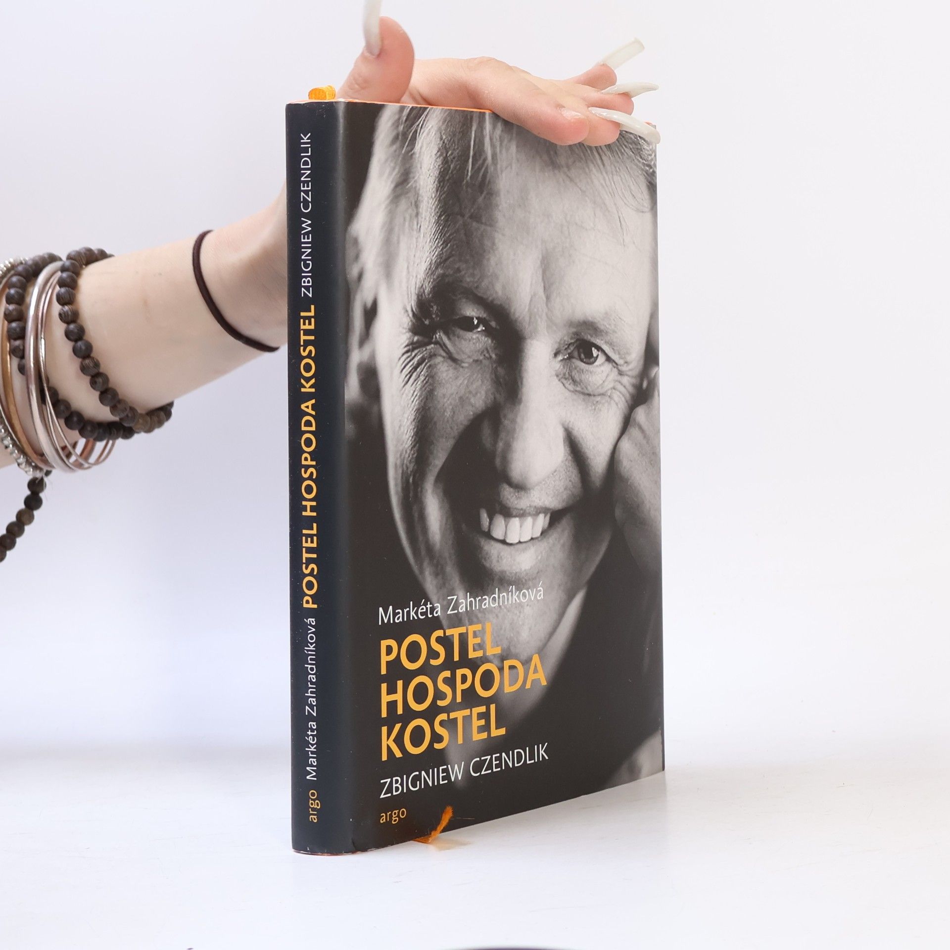 Markéta Zahradníková Postel, hospoda, kostel