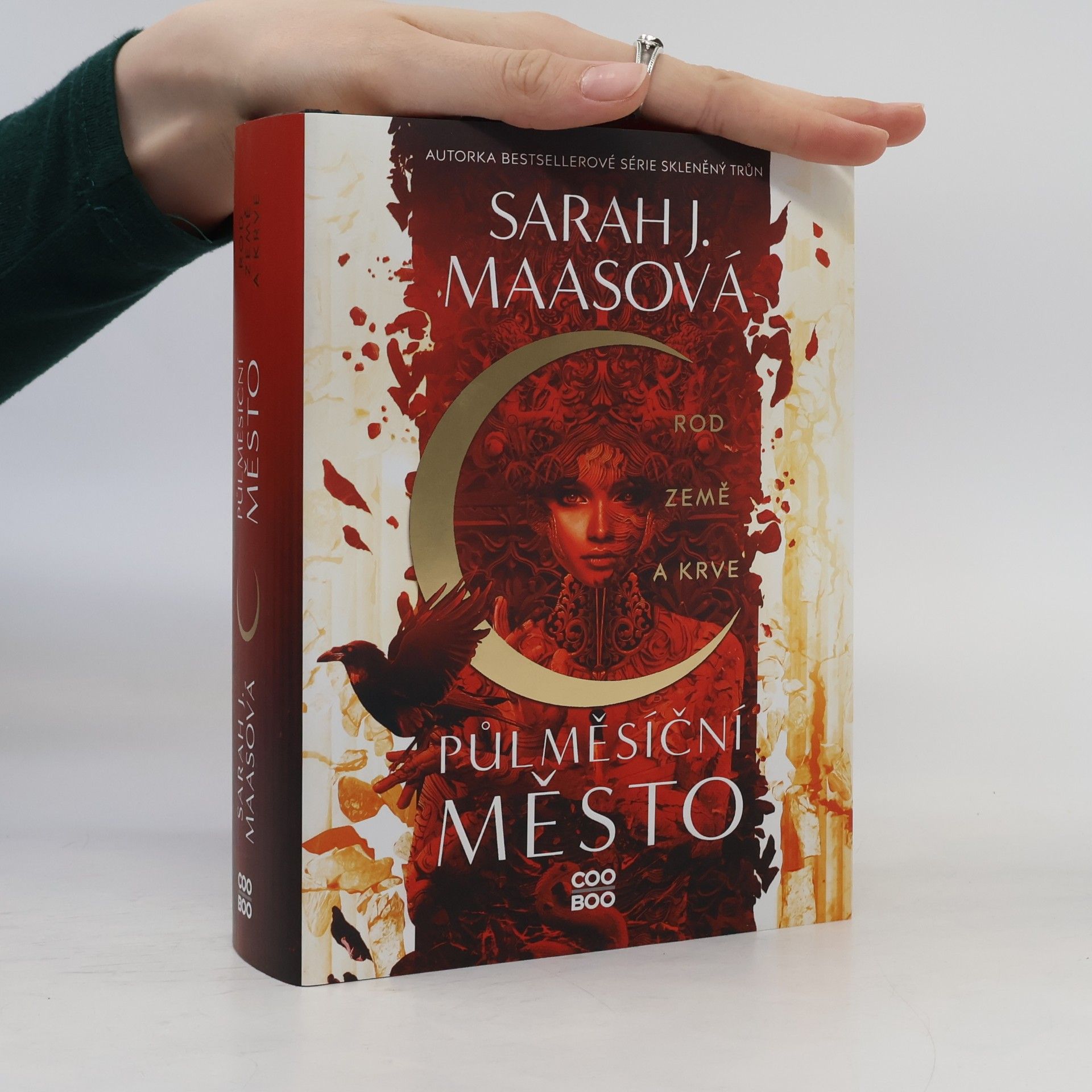 Sarah J. Maas Půlměsíční město. Rod země a krve