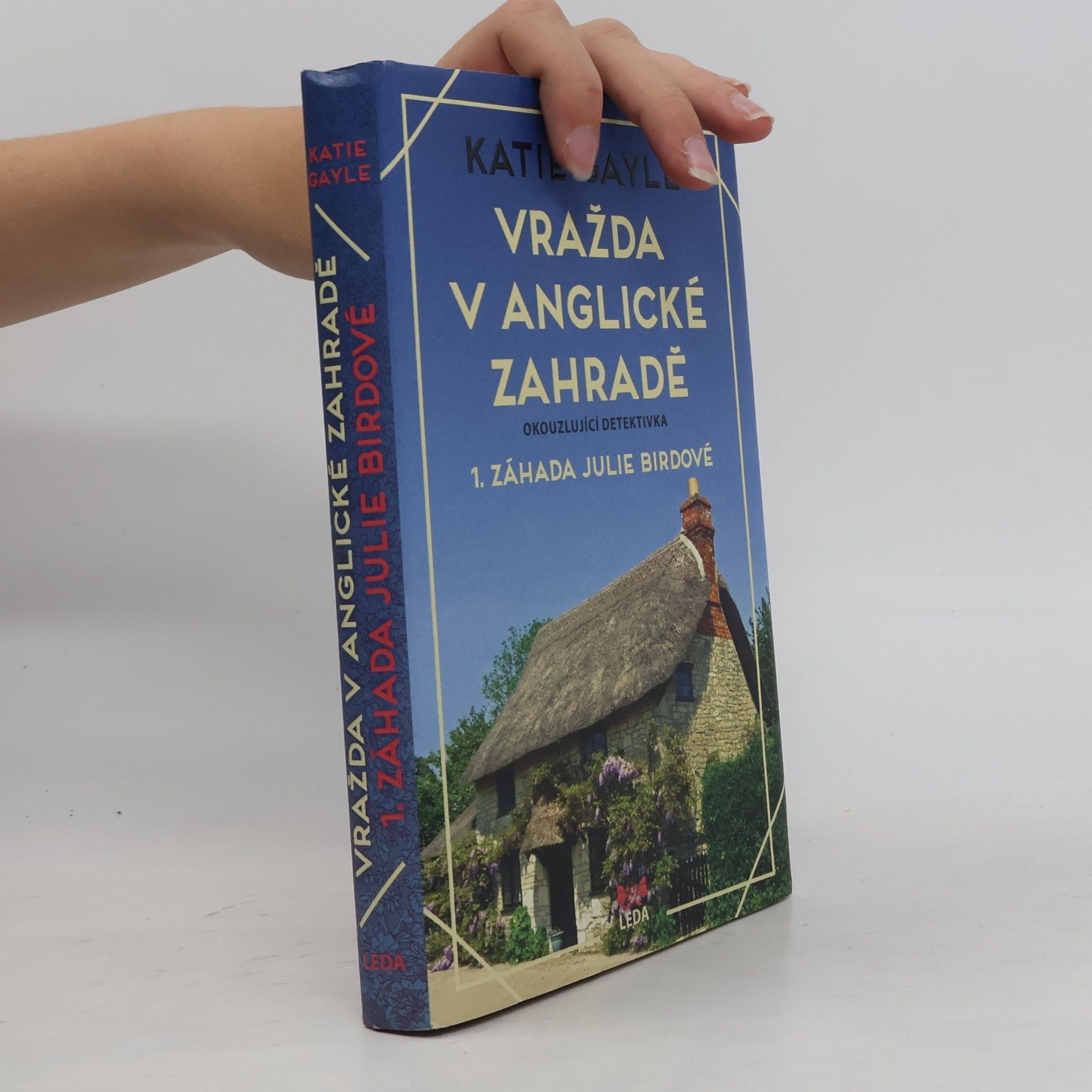 Katie Gayle Vražda v anglické zahradě 1. Záhada Julie Birdové