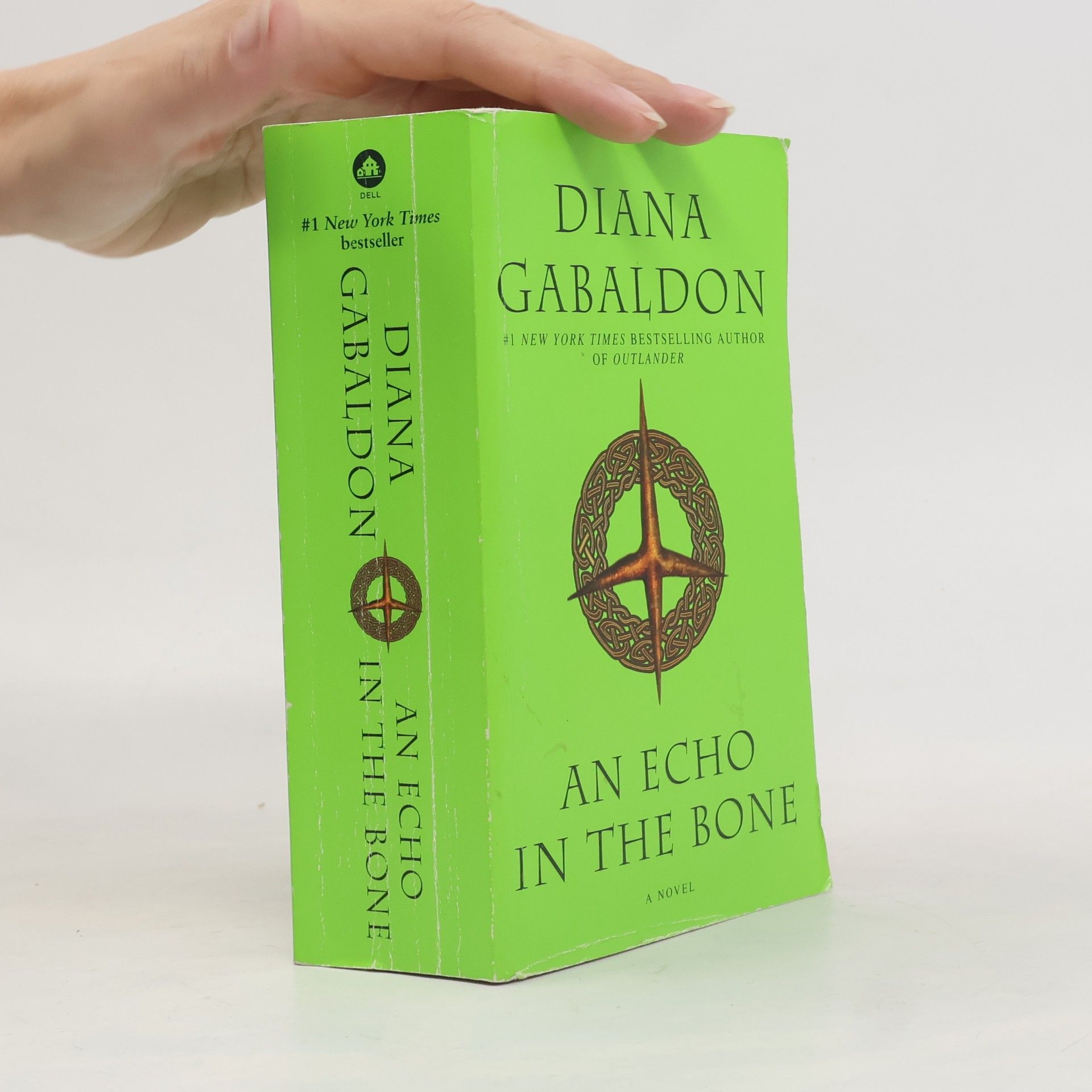 Diana Gabaldon An echo in the bone : a novel