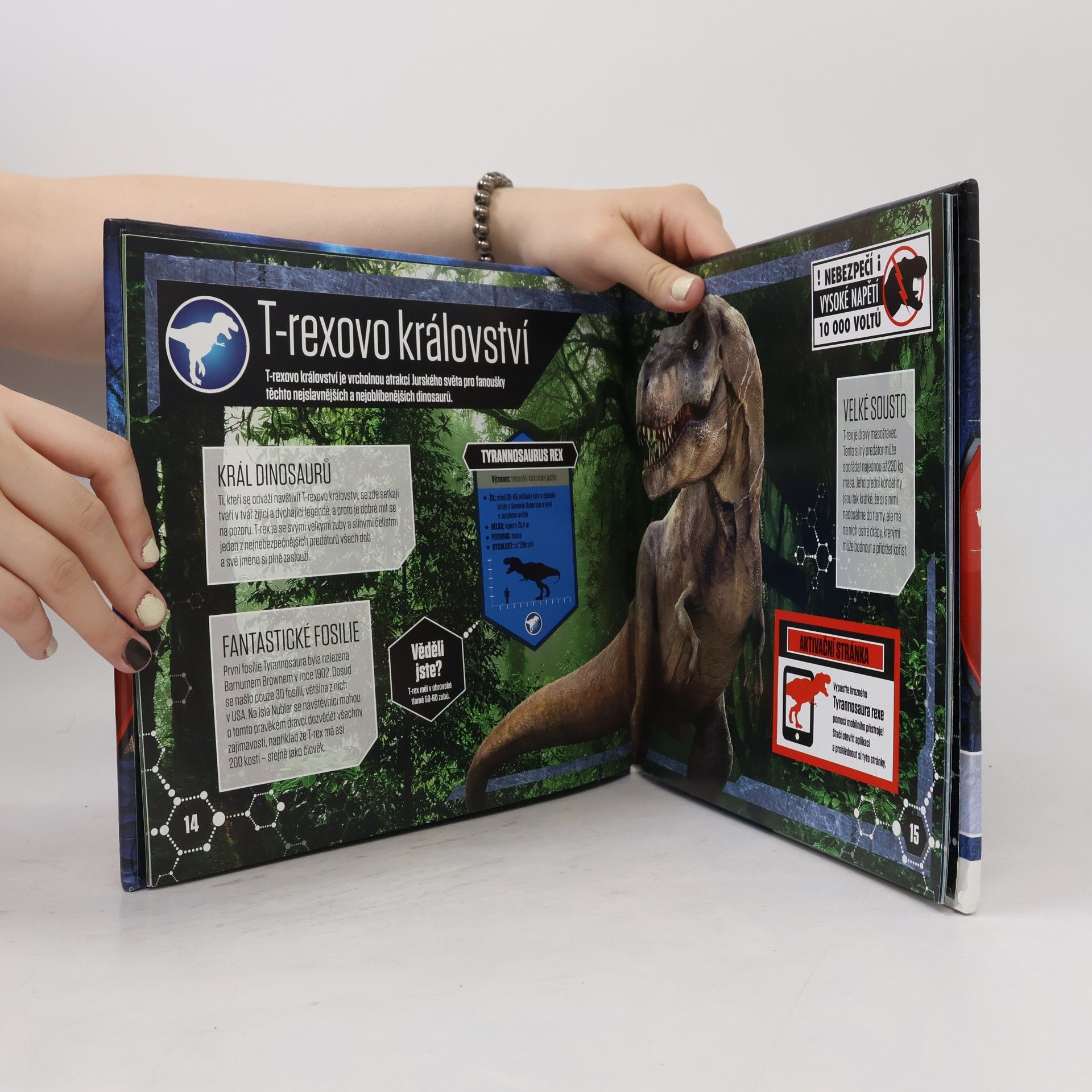 Caroline Rowlands Jurassic World. Kde dinosauři ožívají