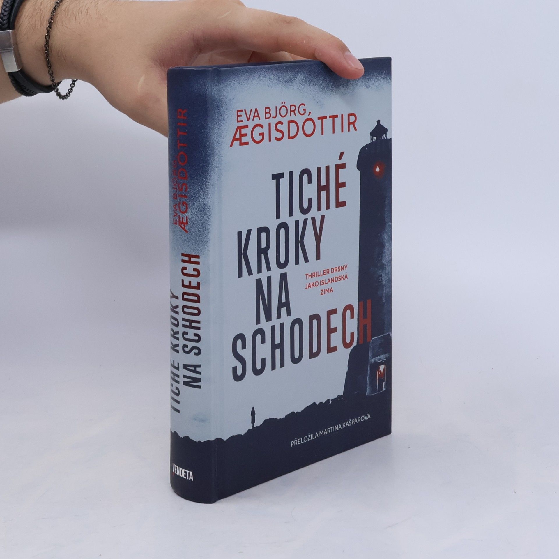 Tiché kroky na schodech