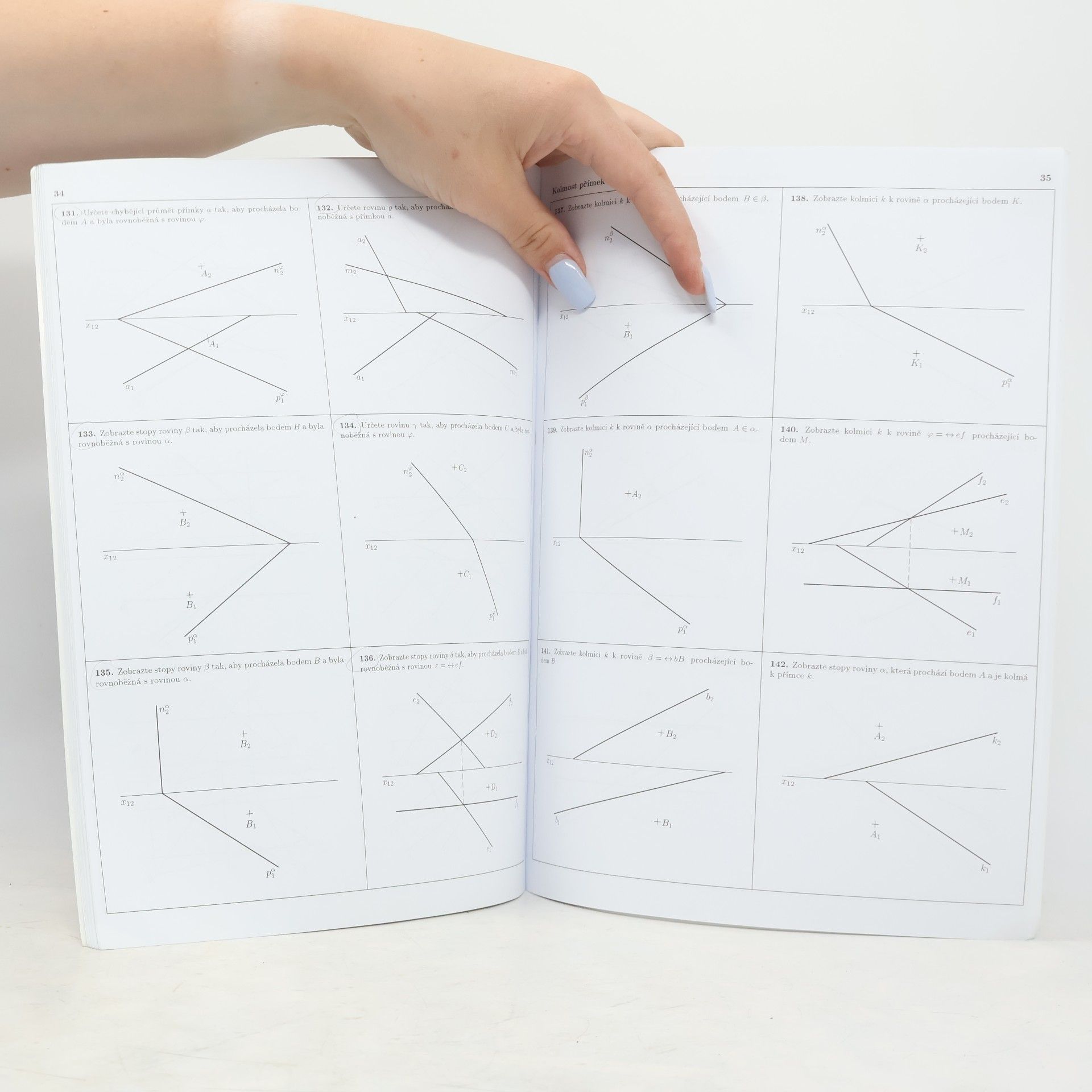 Eva Maňásková Sbírka úloh z deskriptivní geometrie