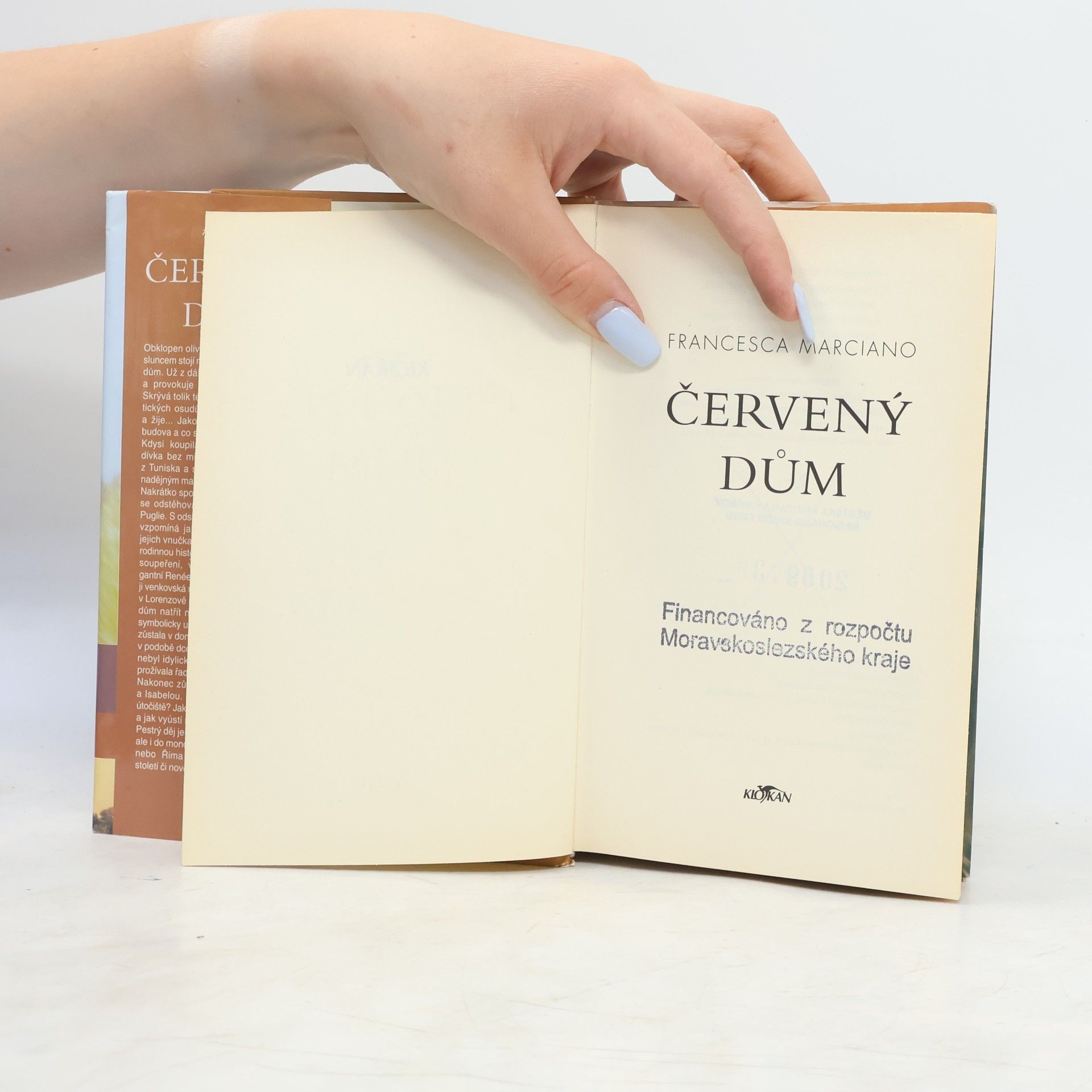 Francesca Marciano Červený dům
