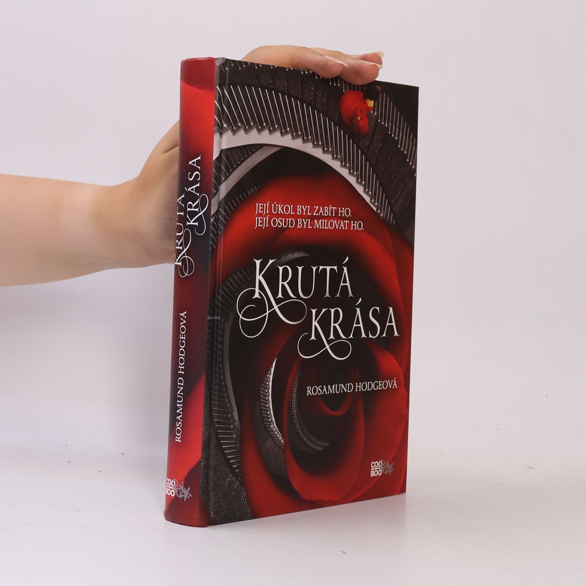 Rosamund Hodge Krutá krása
